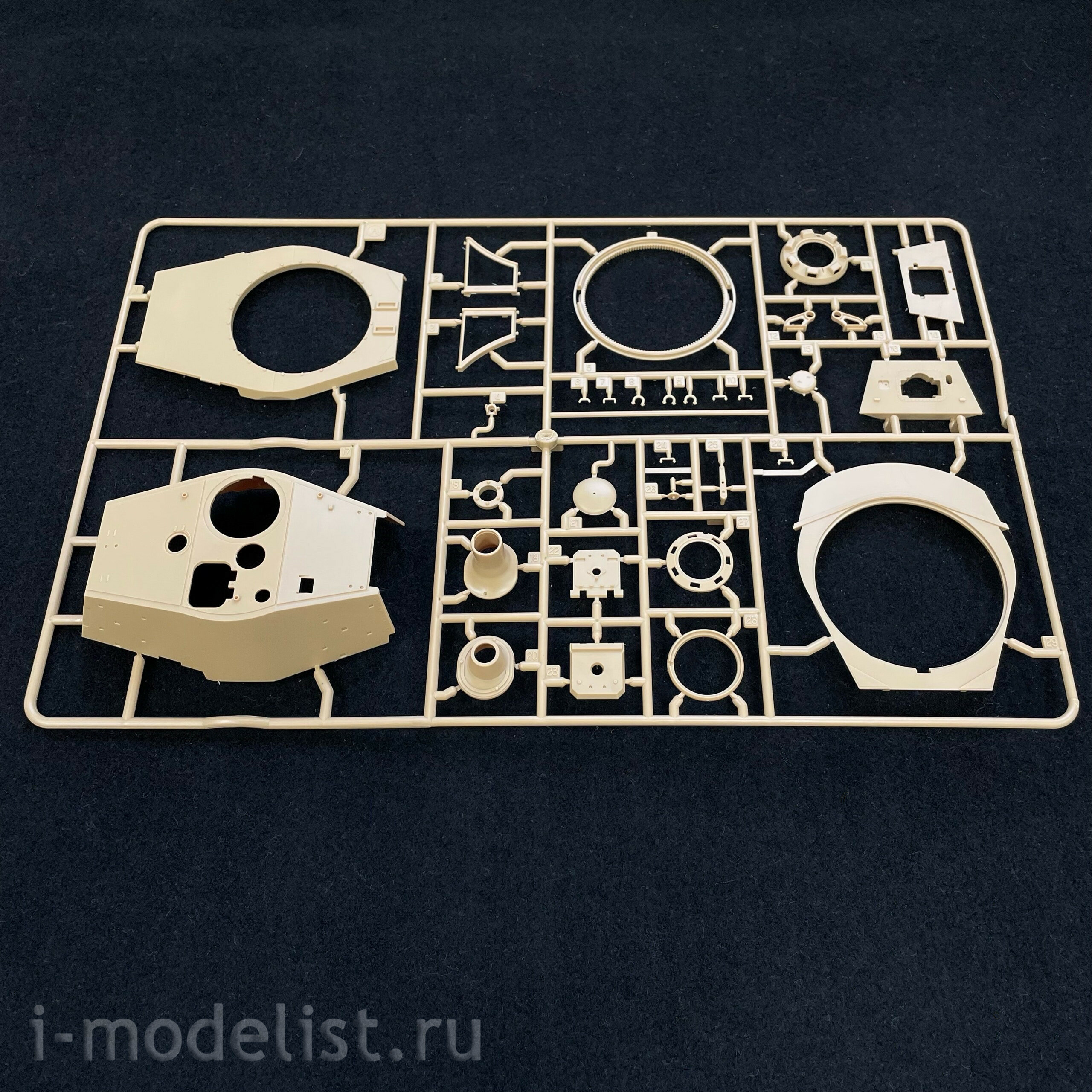 13229 Academy 1/35 German King Tiger [Last Production]