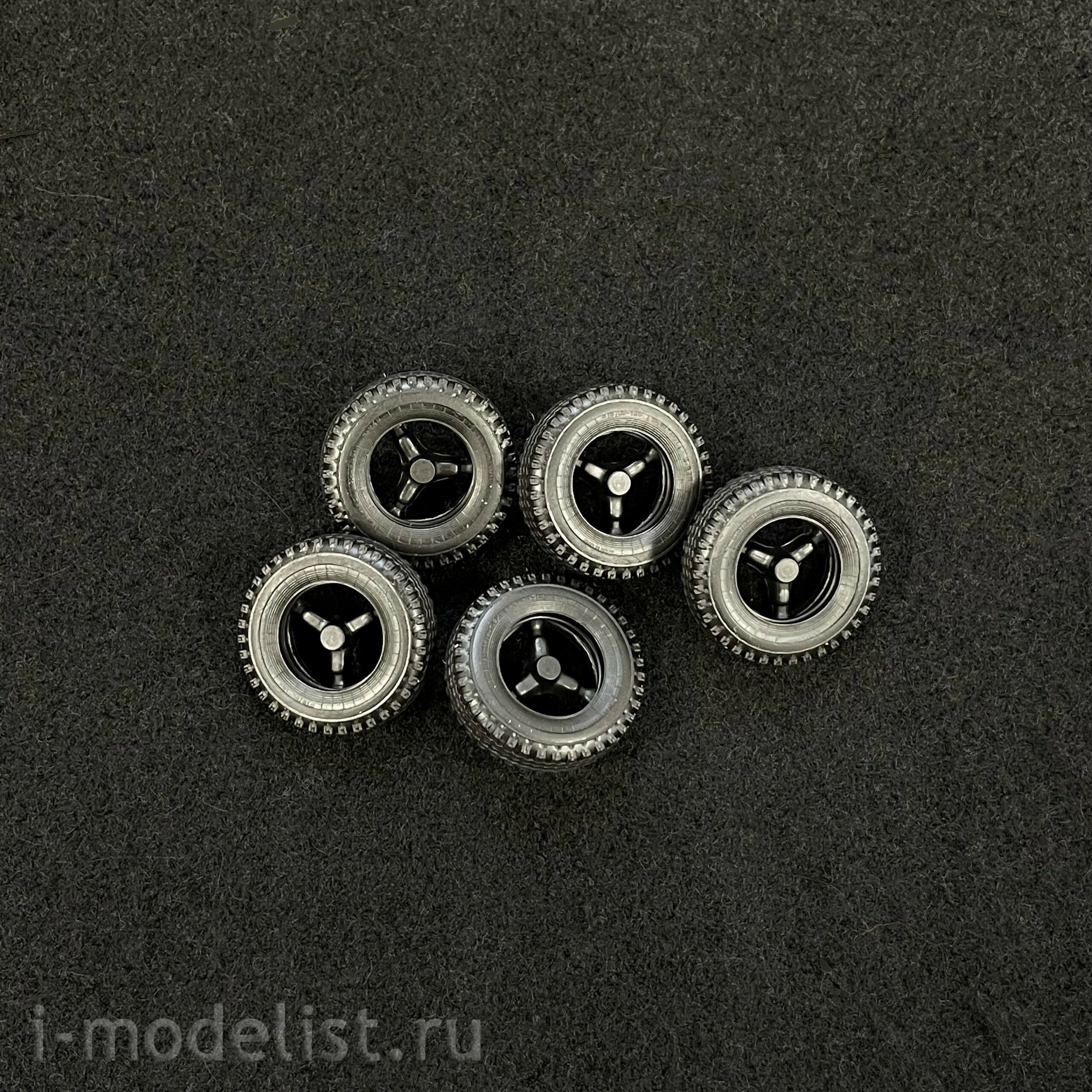 3629 Zvezda 1/35 Soviet military SUV UAZ-469