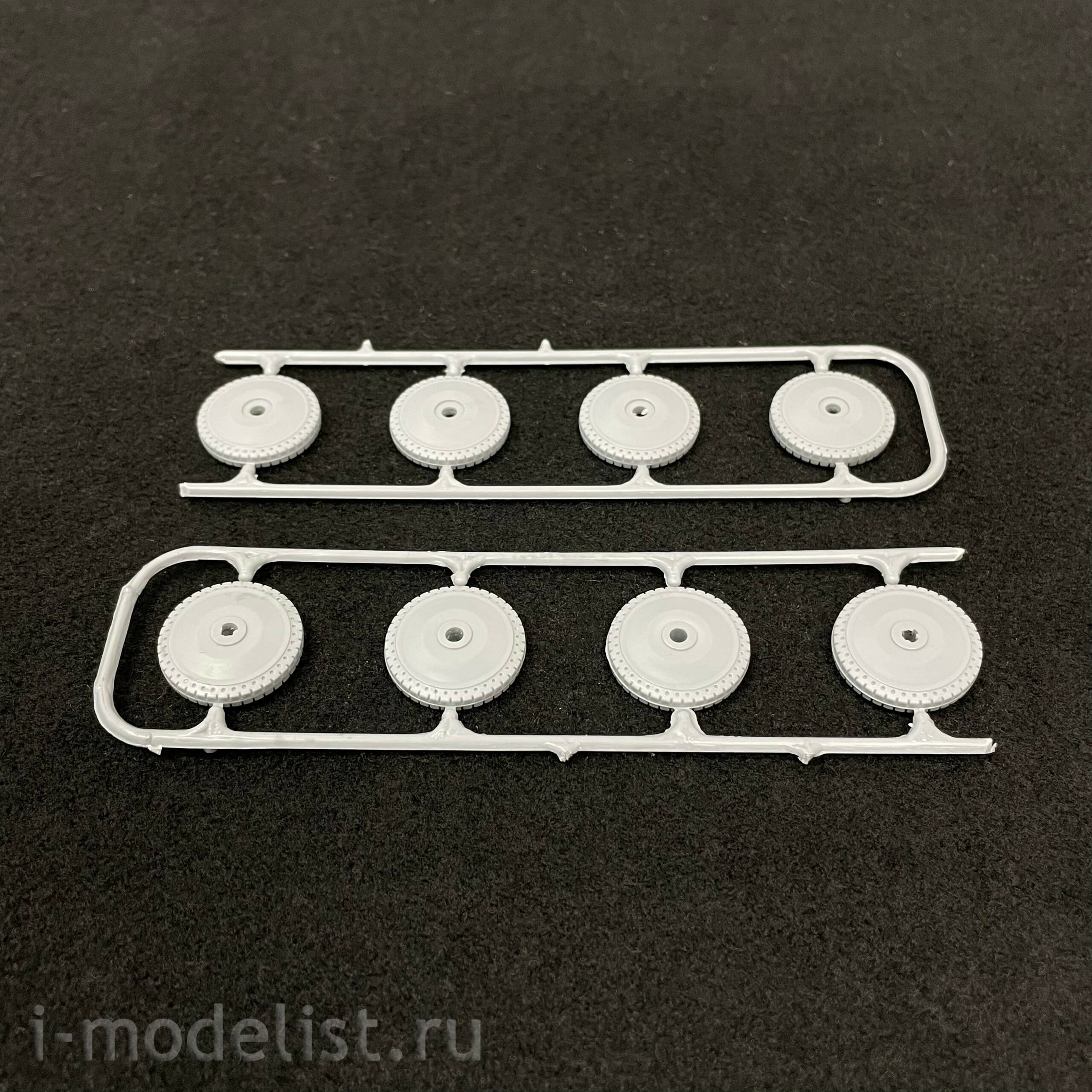 3527 Maket 1/35 Tank 34/85 of early releases of the plant №112 