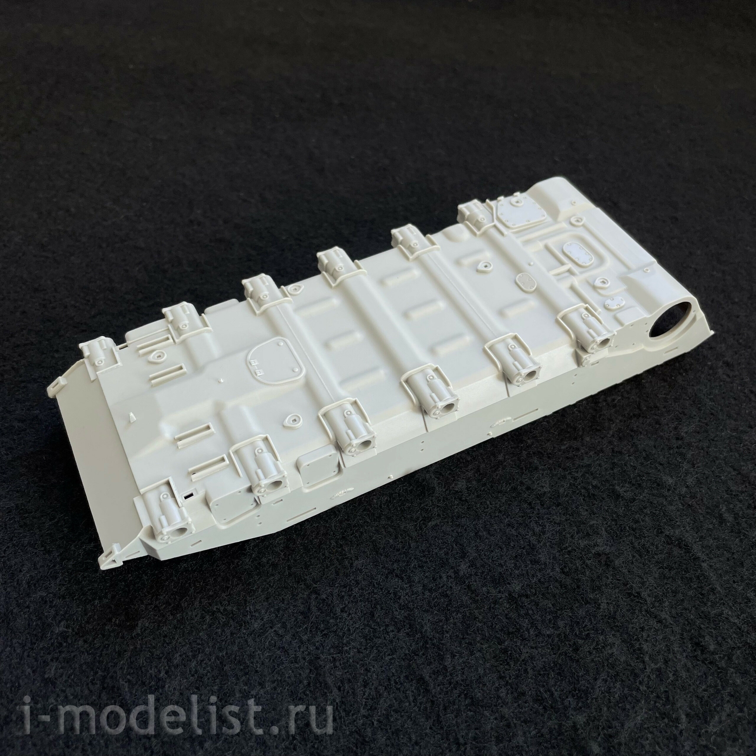 09602 Trumpeter 1/35 Soviet T-72 Ural tank with Kontakt-1 rocket armament (under UVZ license)