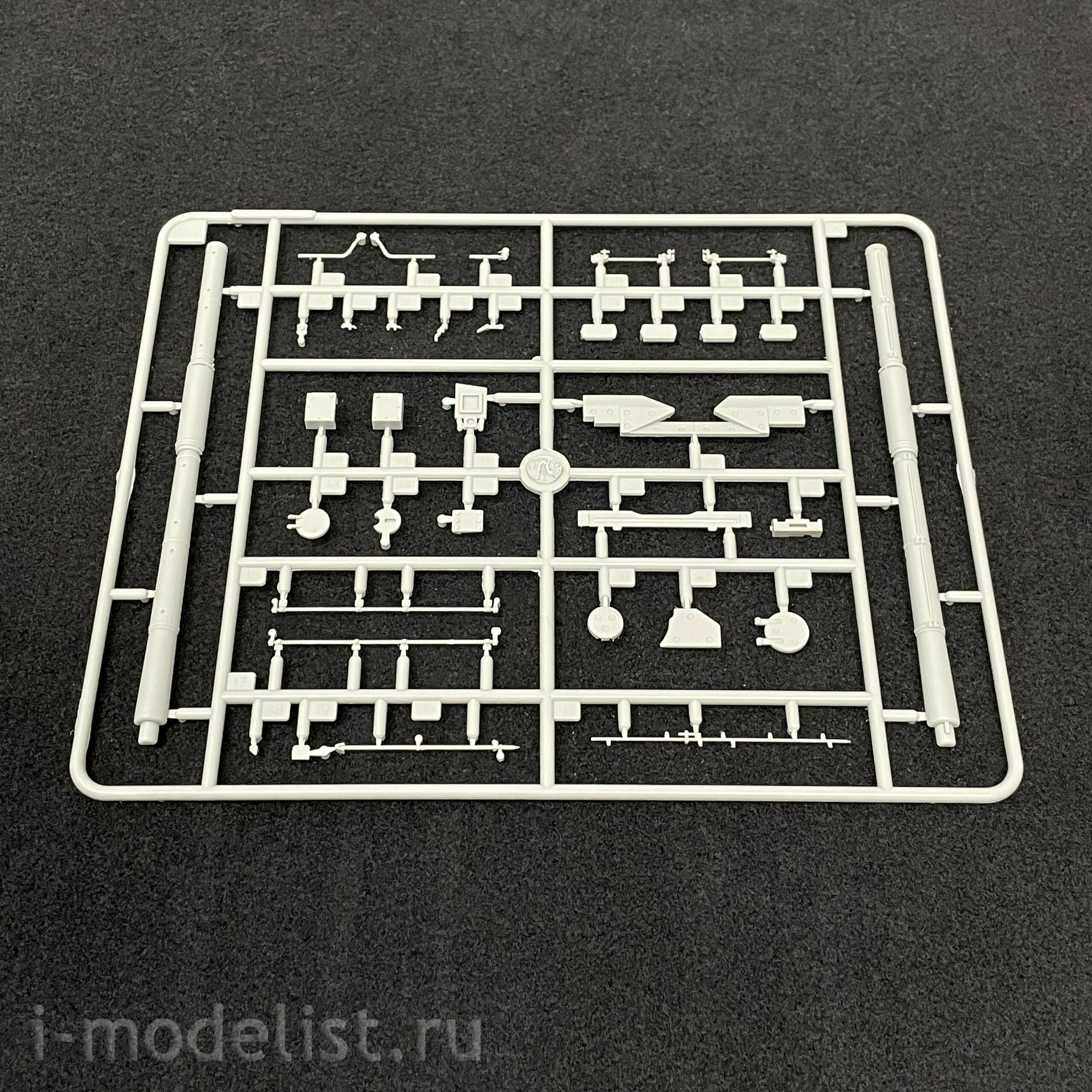 09609 Trubach 1/35 Russian T-72B1 tank with KTM-6 and lattice armor (under license from UVZ)