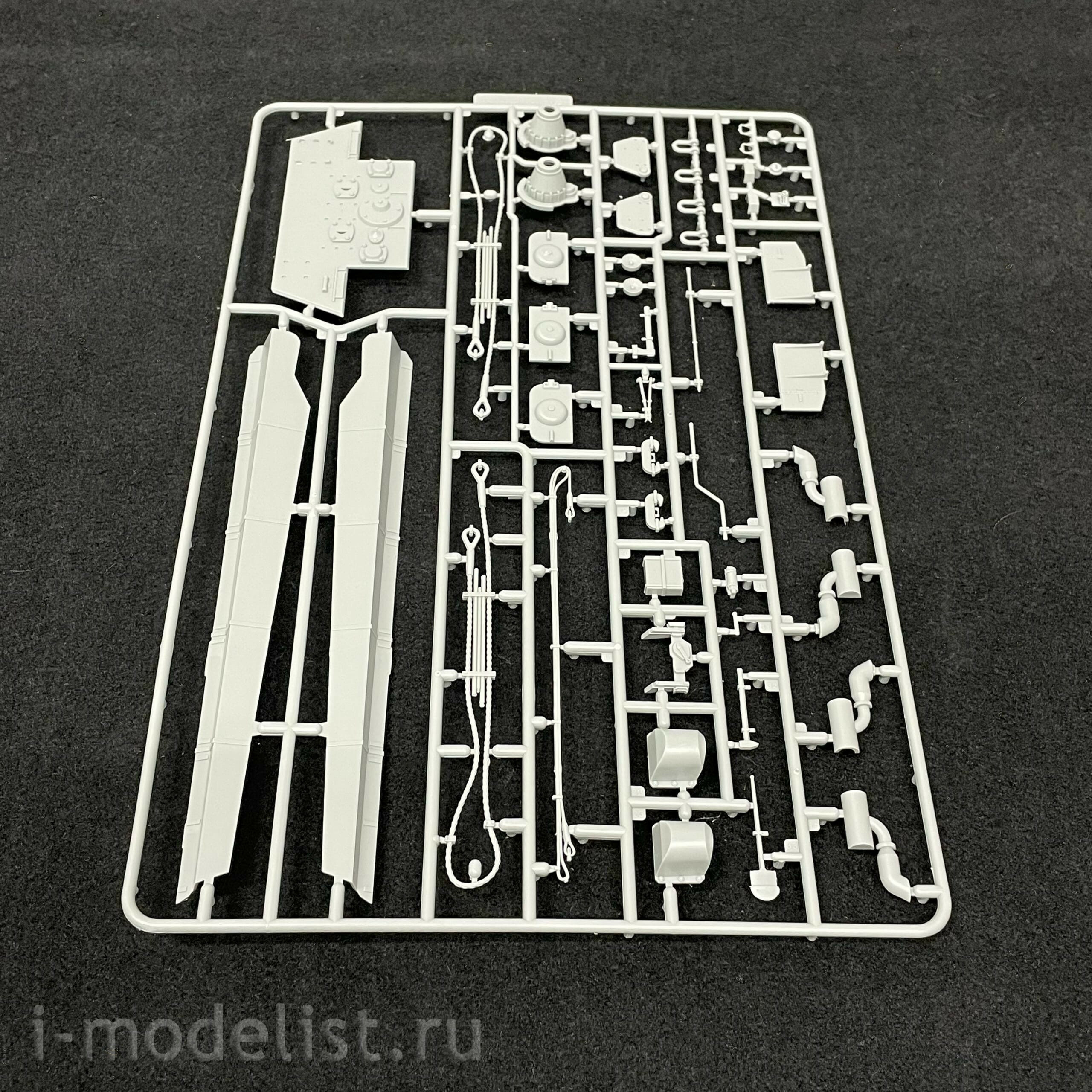 UA35018 Modelcollect 1/35 German Heavy Tank E-60 with 12.8cm Pak L/55 Cannon