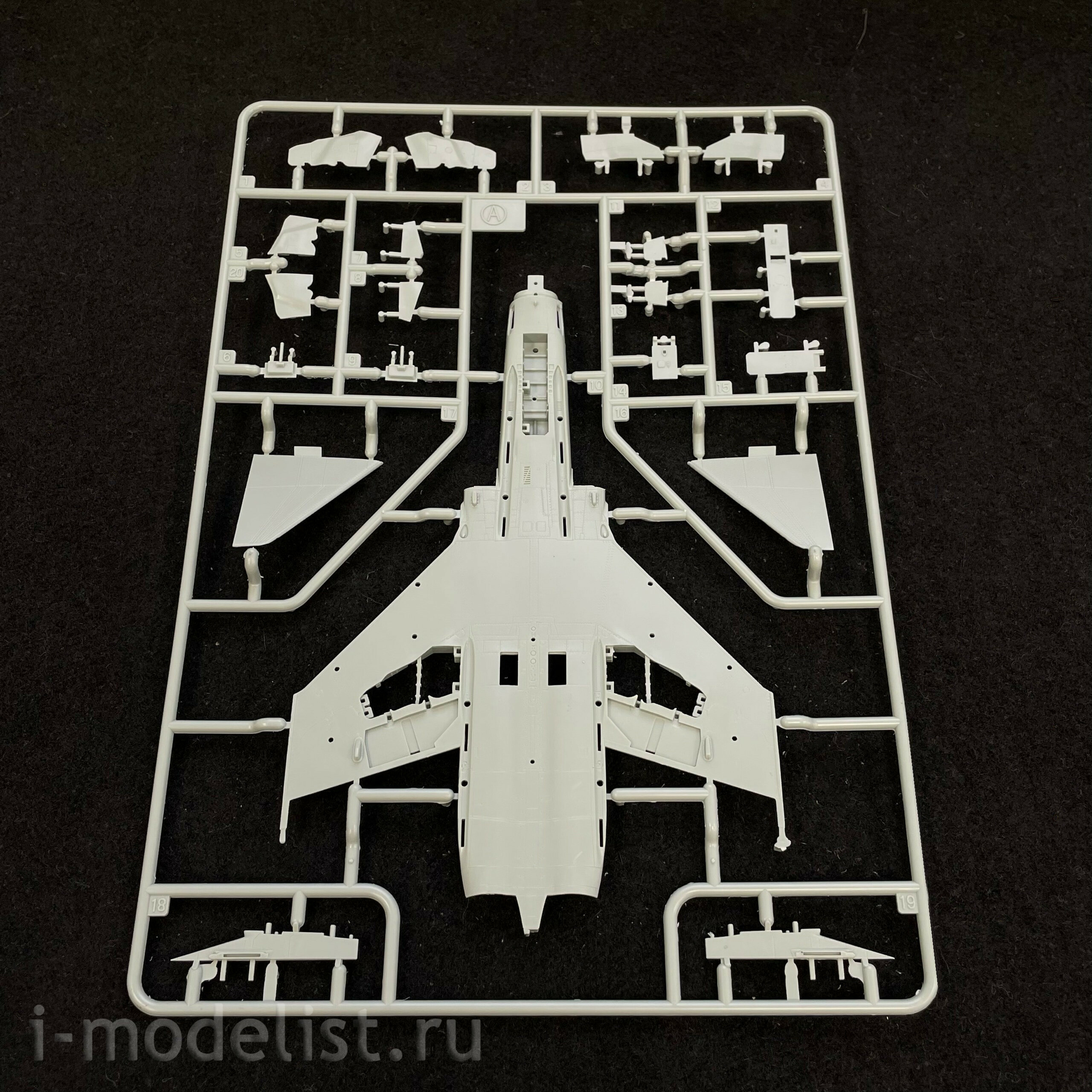 12556 Academy 1/72 Aircraft USMC F-4J 