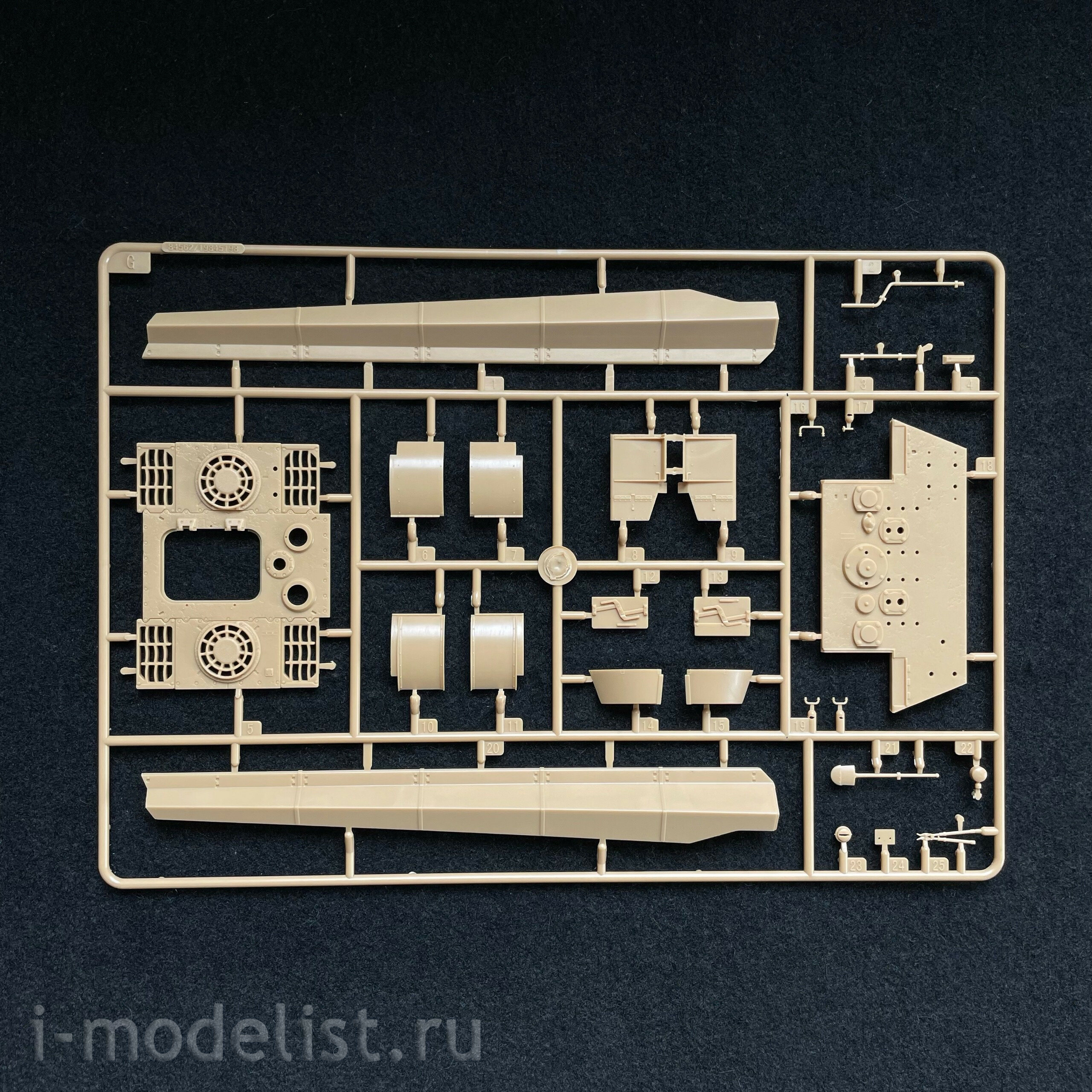 84562 HobbyBoss 1/35 German Sd.kfz.186 Jagdtiger (Henschel Production) 