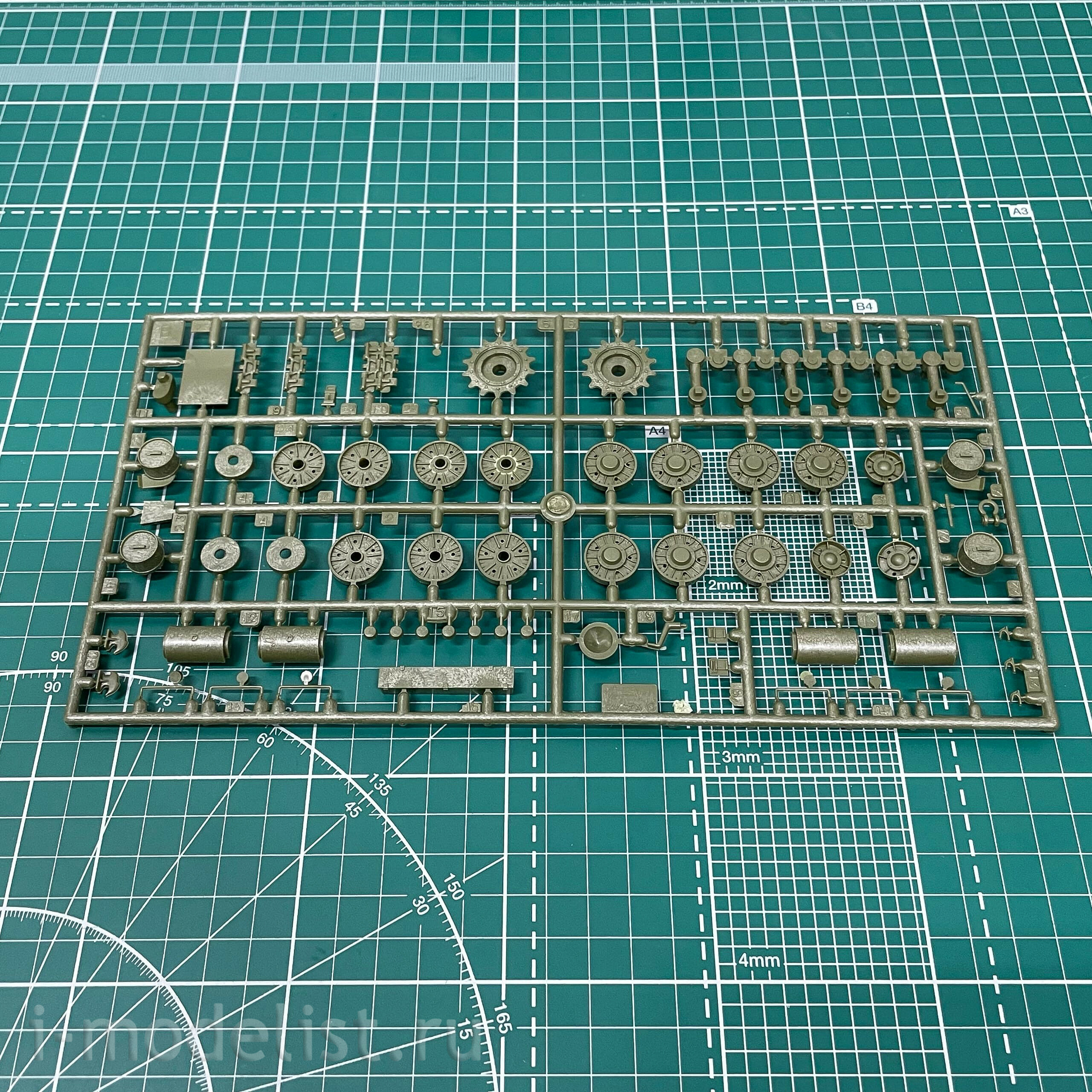 3532 Zvezda 1/35 self-propelled gun ISU-152
