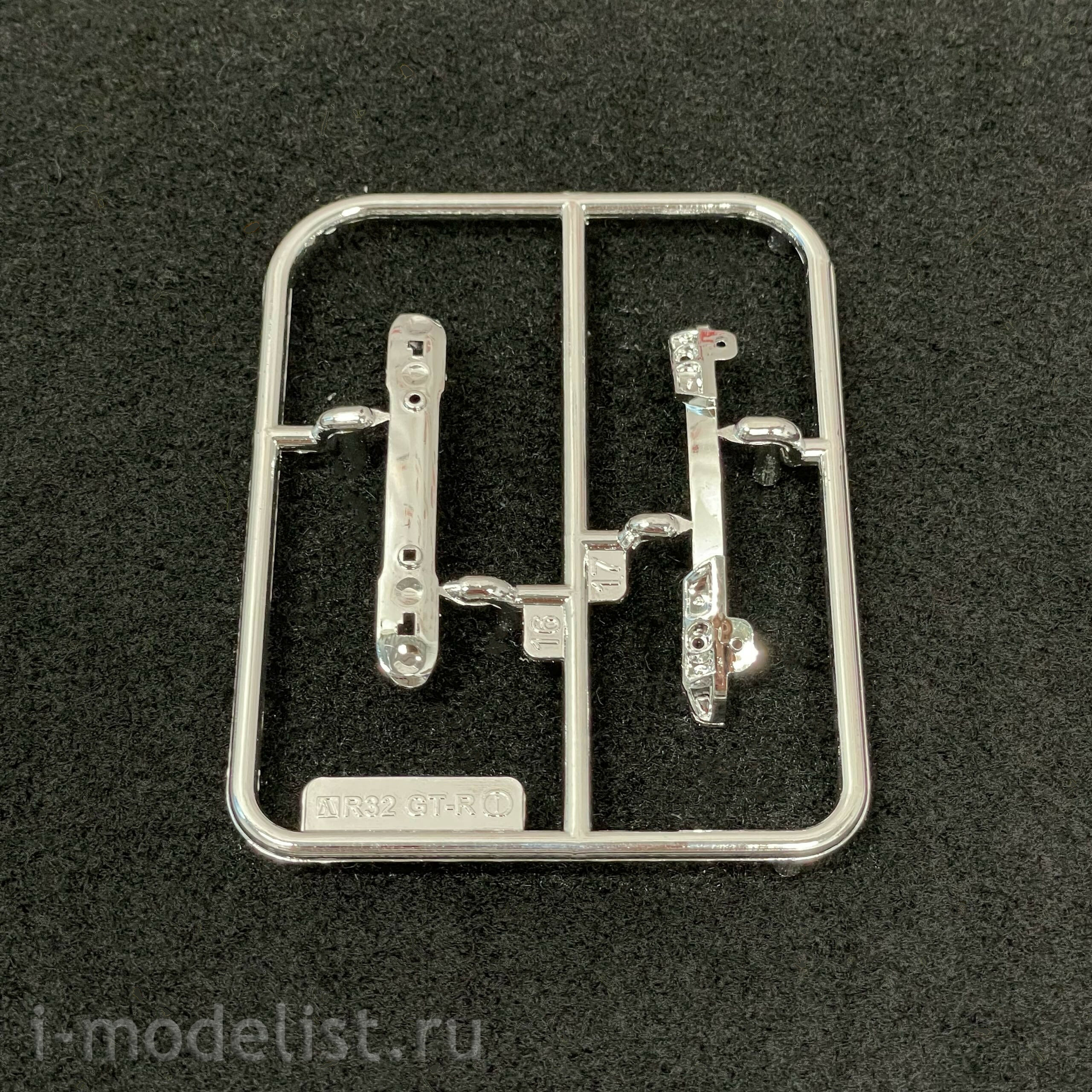 06356 Aoshima 1/32 Nissan R32 Skyline GT-R Car - Bright Silver (The Snap Kit)