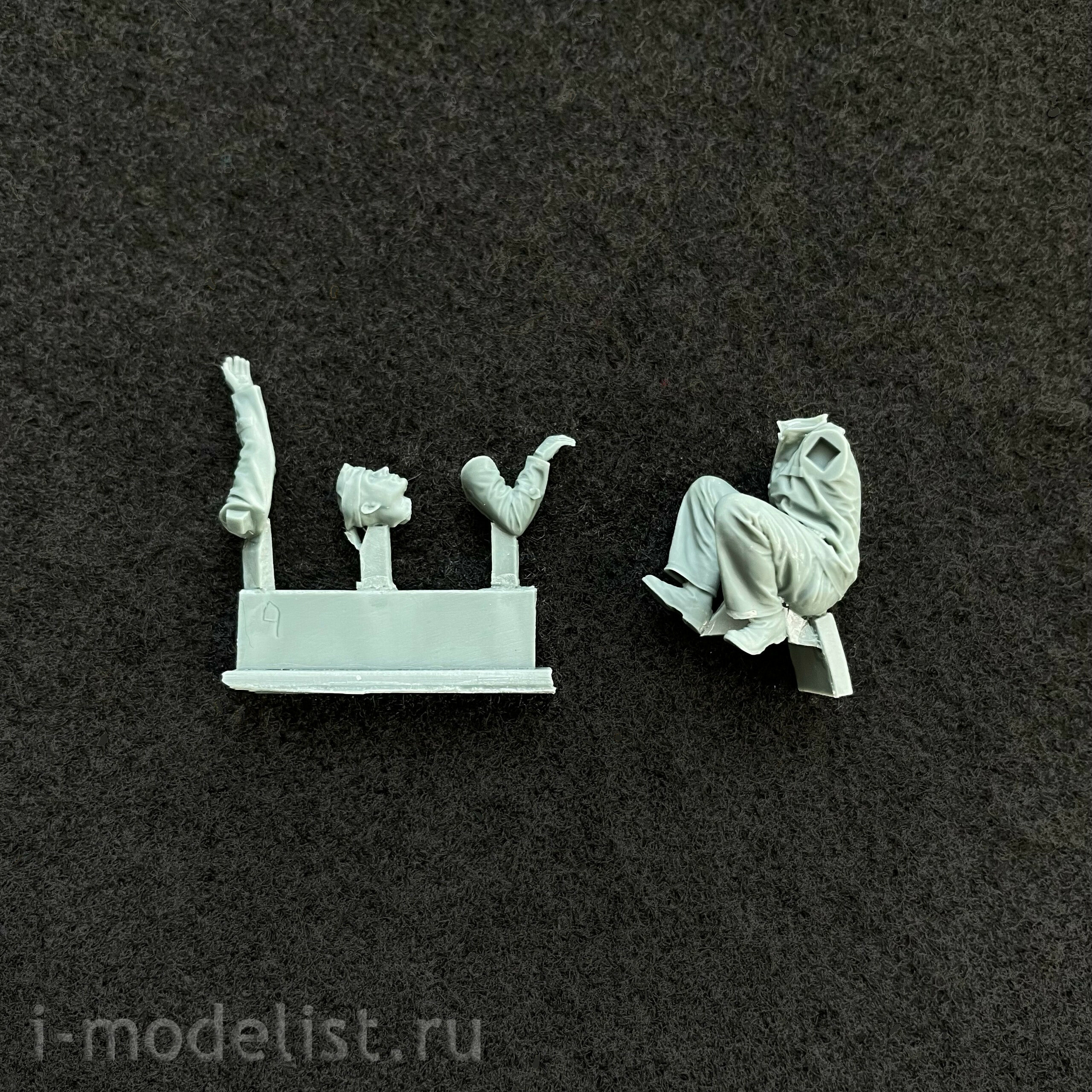 BR-003 Border Model 1/35 German submariners and commander load a torpedo (5 pcs.)