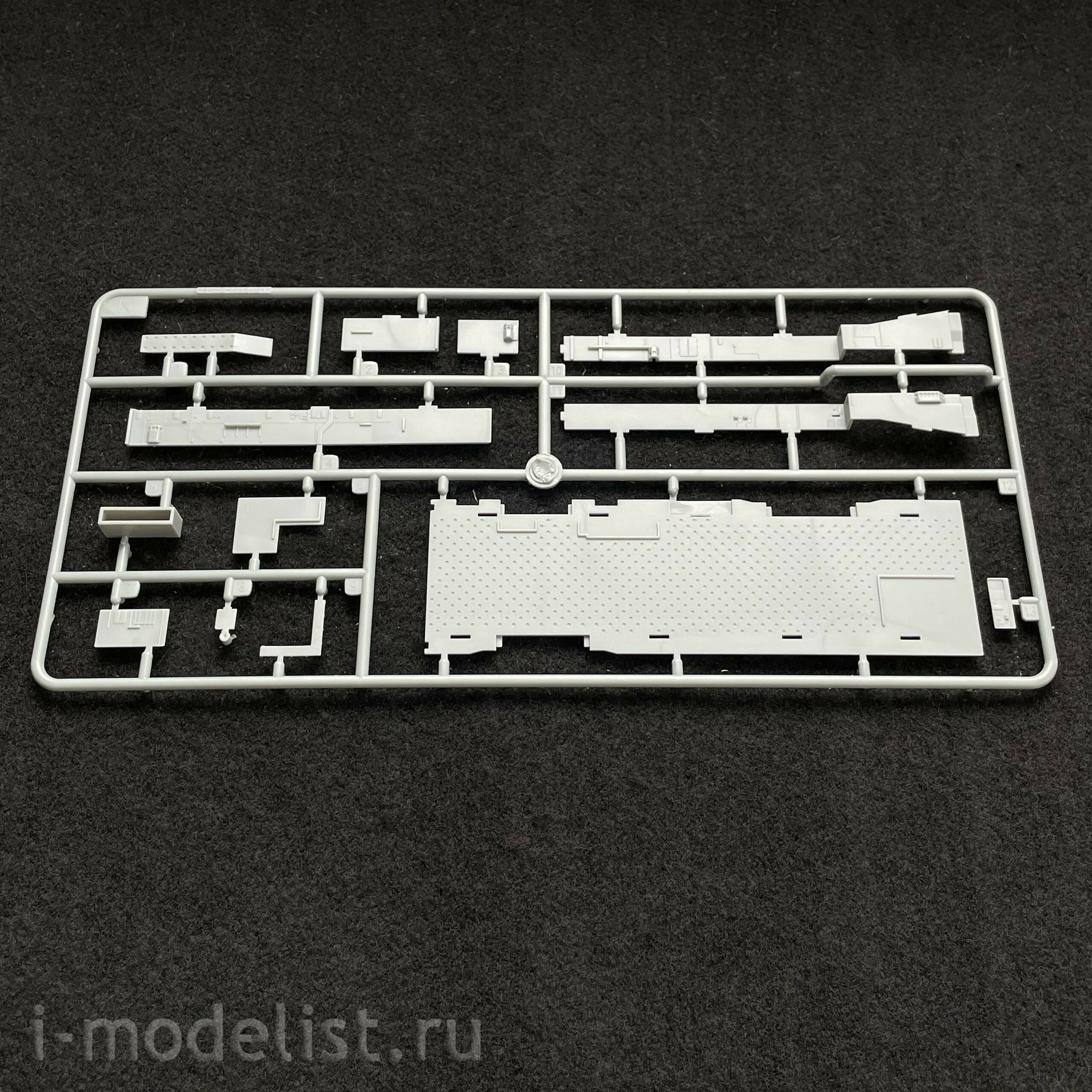 83407 HobbyBoss 1/700 LHD-6 USS Bonhomme Richard