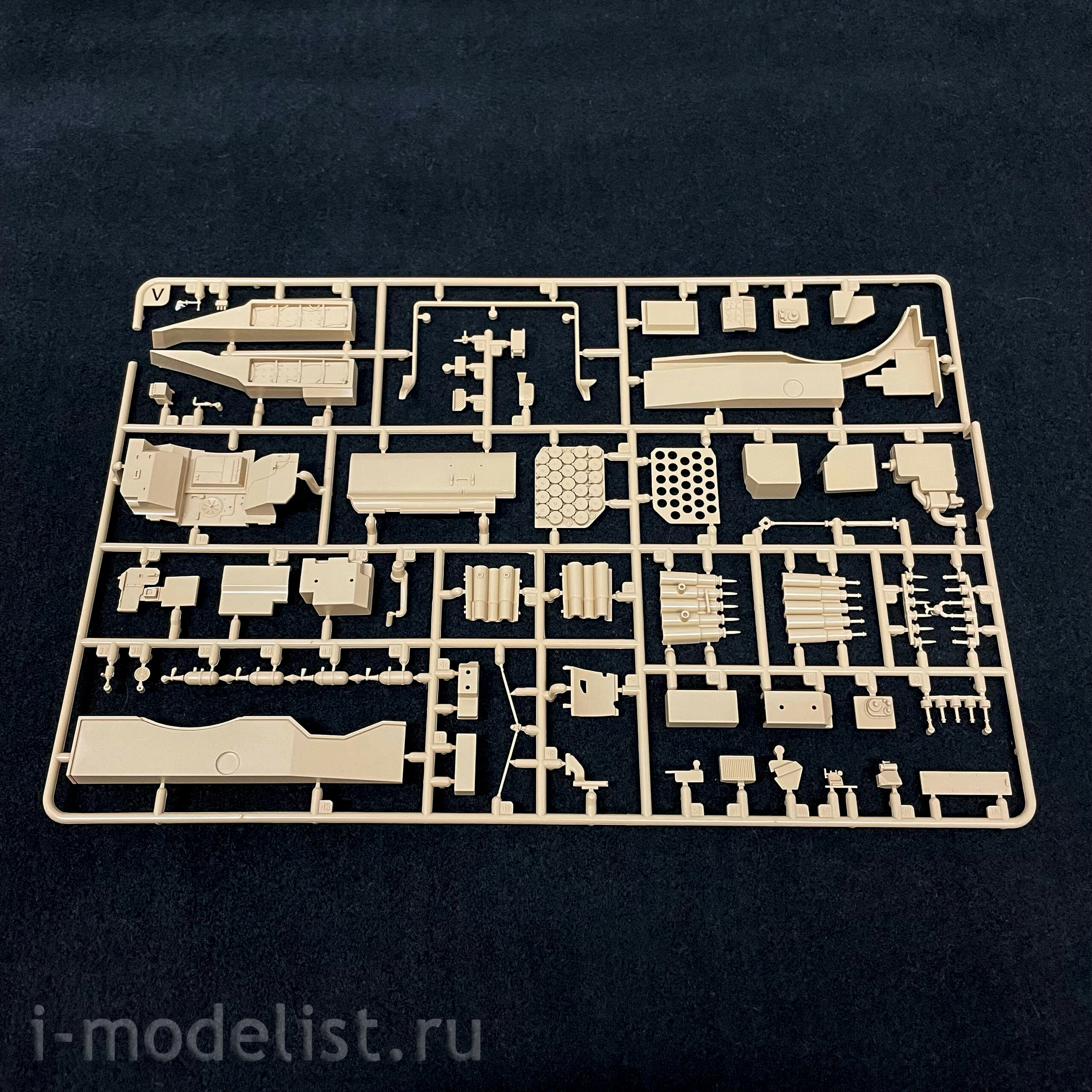 RM-5066 Rye Field Model 1/35 German Leopard 2A6 Tank with Full Interior