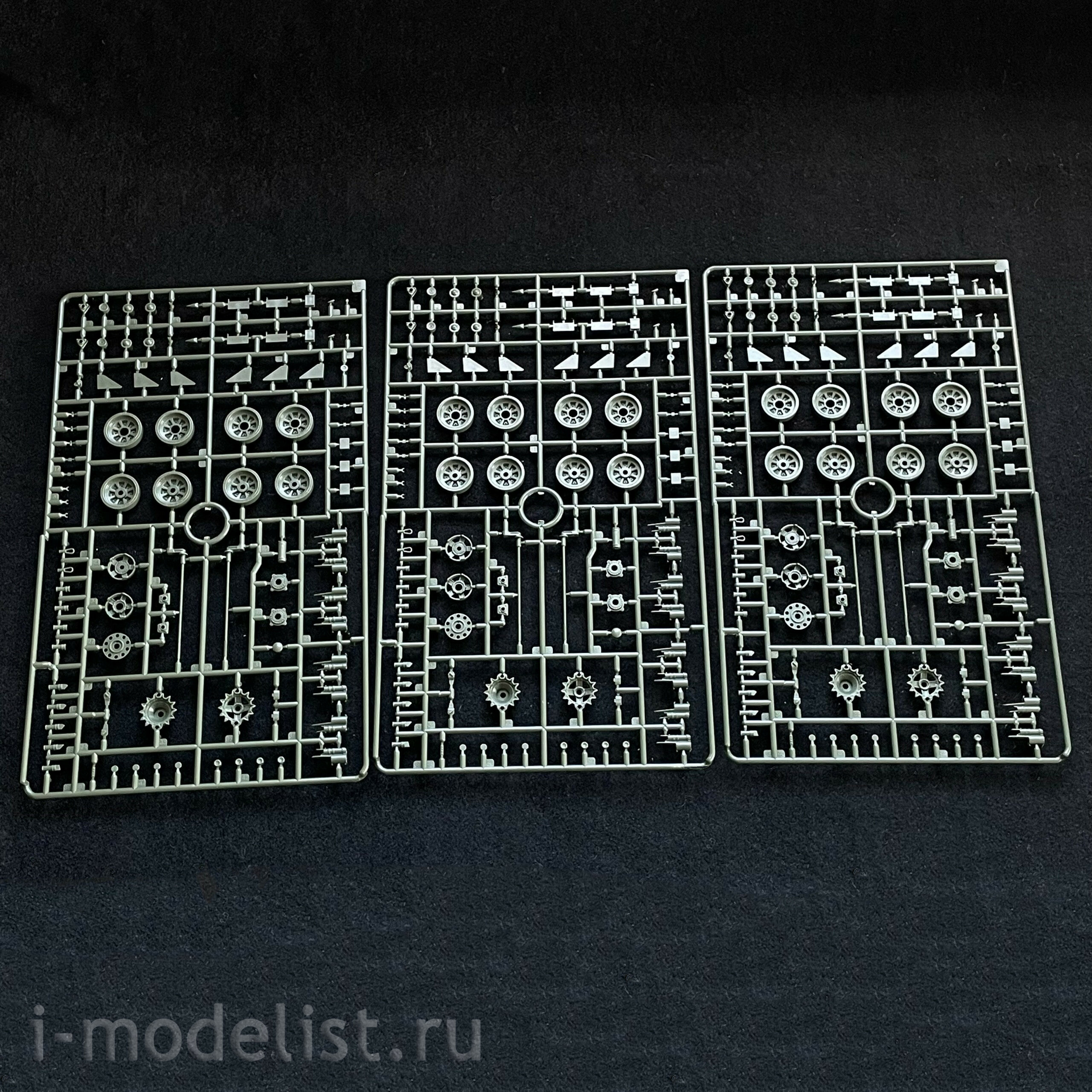 35A045 Amusing Hobby 1/35 Main Battle Tank of Yugoslavia M-84A