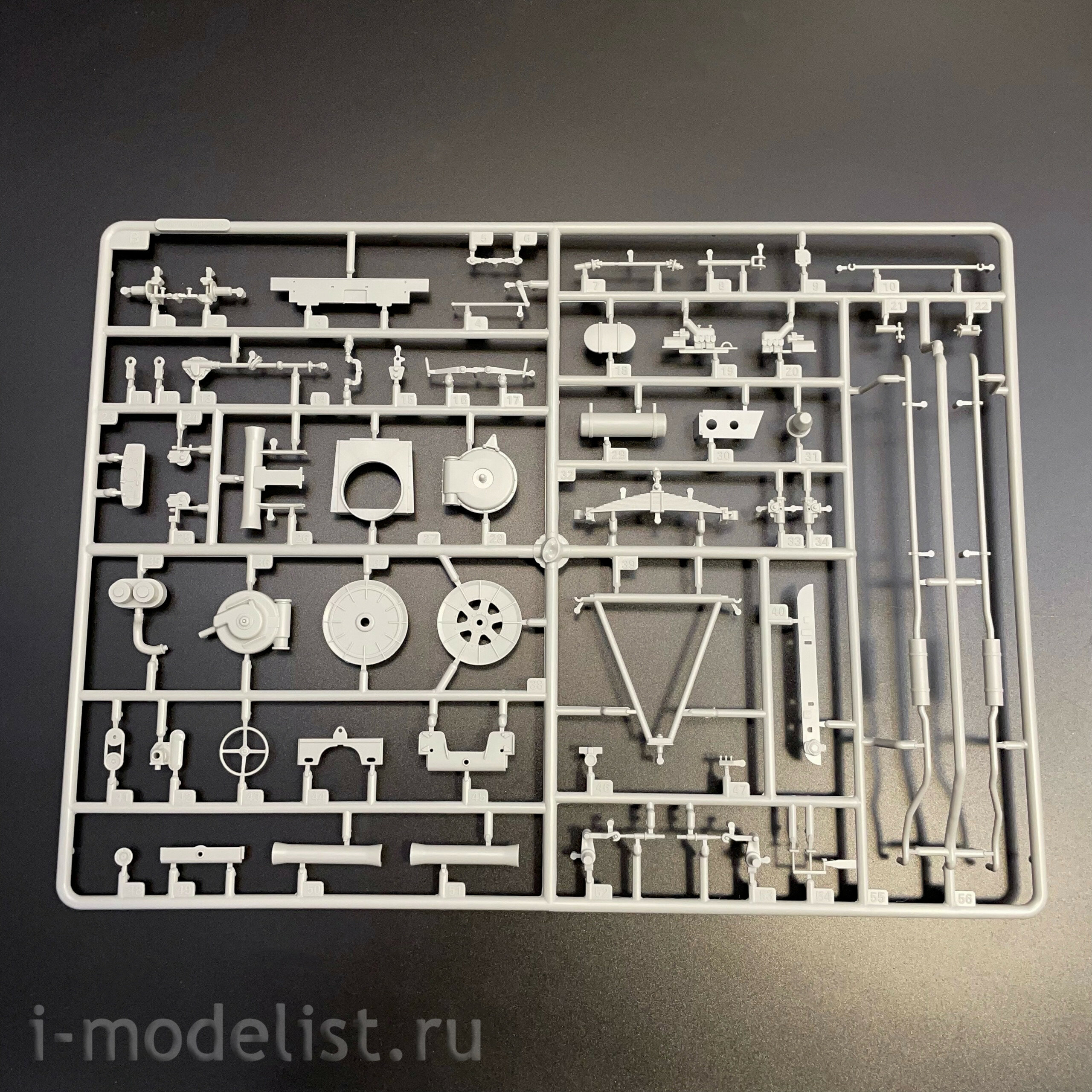 09576 Т$ач 1/35 Тяжелый тягач Schwerer Zugkraftwagen 18to Sd. Kfz. 9/1 с 6-тонным краном Bilstein