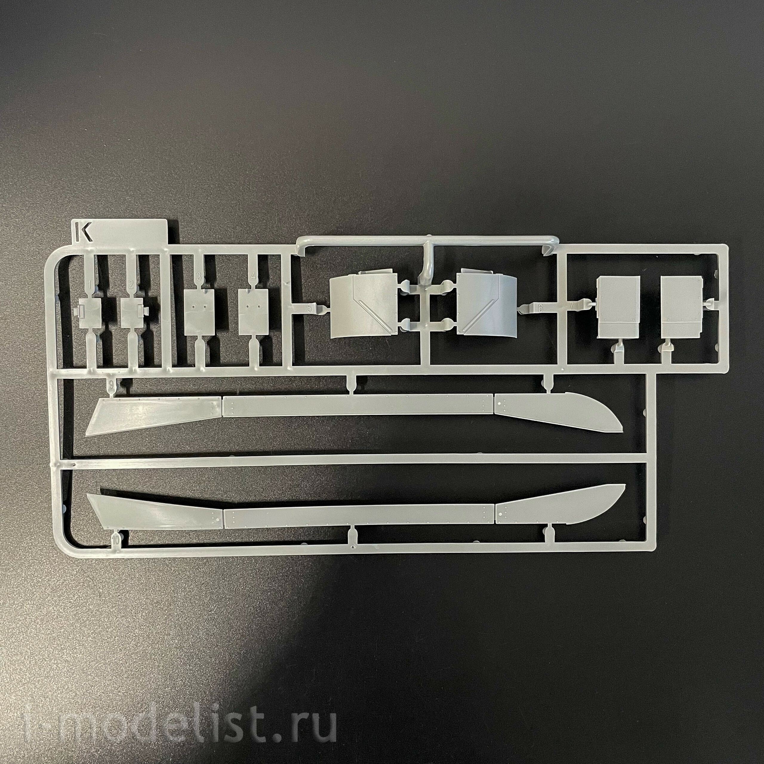 2205W Takom 1/35 Набор Sherman Box: M4A1 (76w) HVSS + M1 Super Sherman + фигура члена экипажа танка армии США в 1/16 масштабе