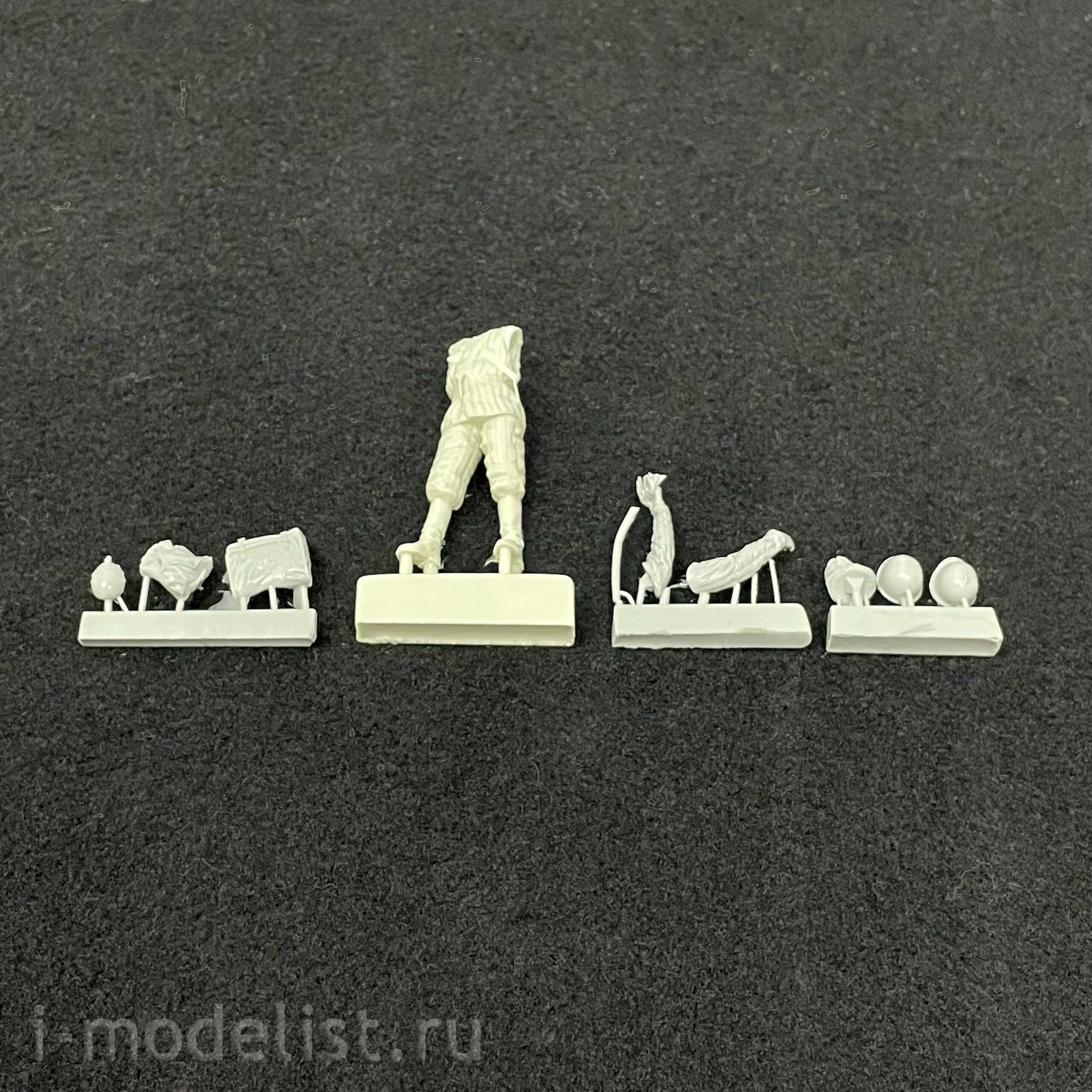 SRSF35008 Sarmat Resin 1/35 Red Army Medical Instructor winter 1939-1945