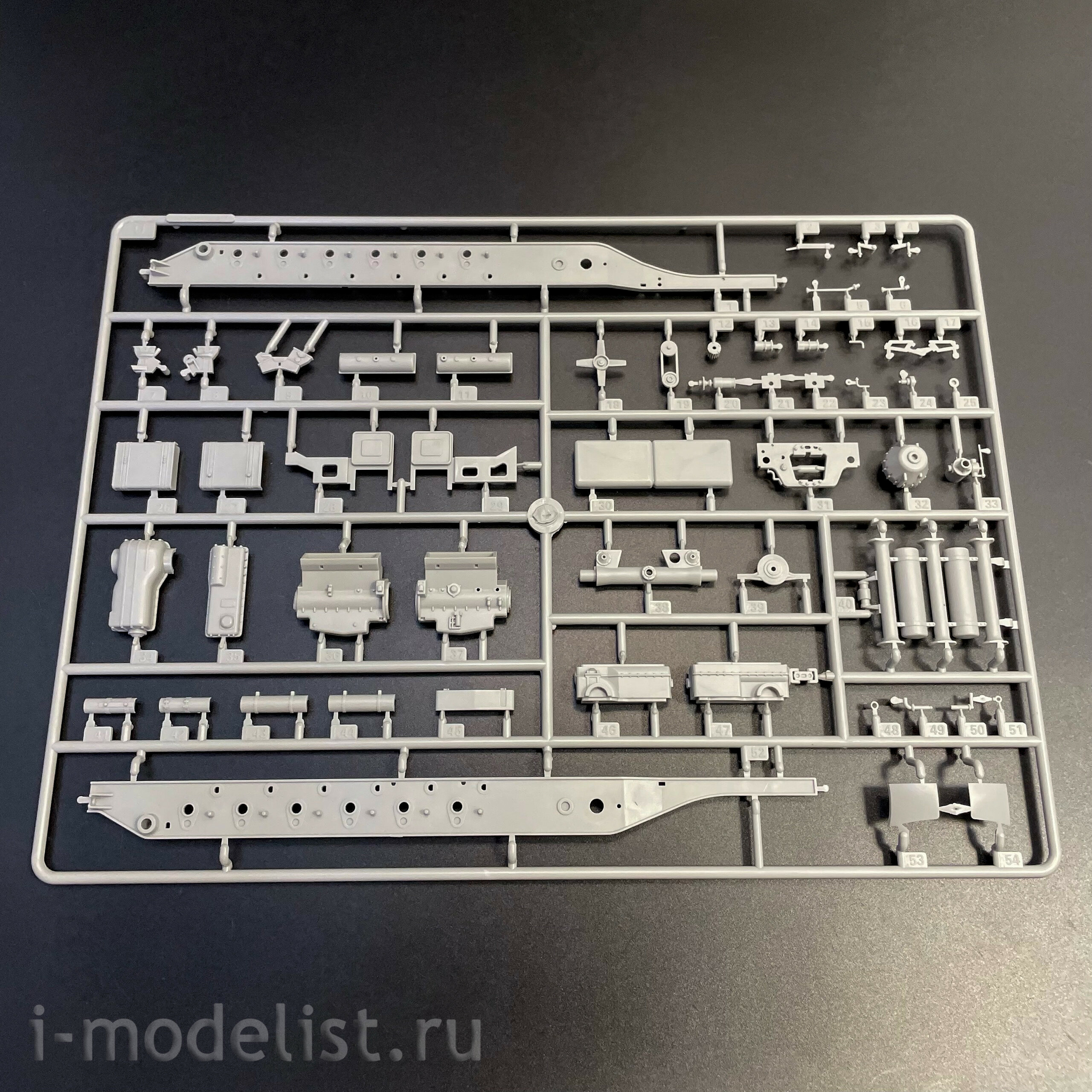 09575 Т$ач 1/35 Тяжелый тягач Schwerer Zugkraftwagen 18to Sd.Kfz. 9 (Артиллерийская версия)