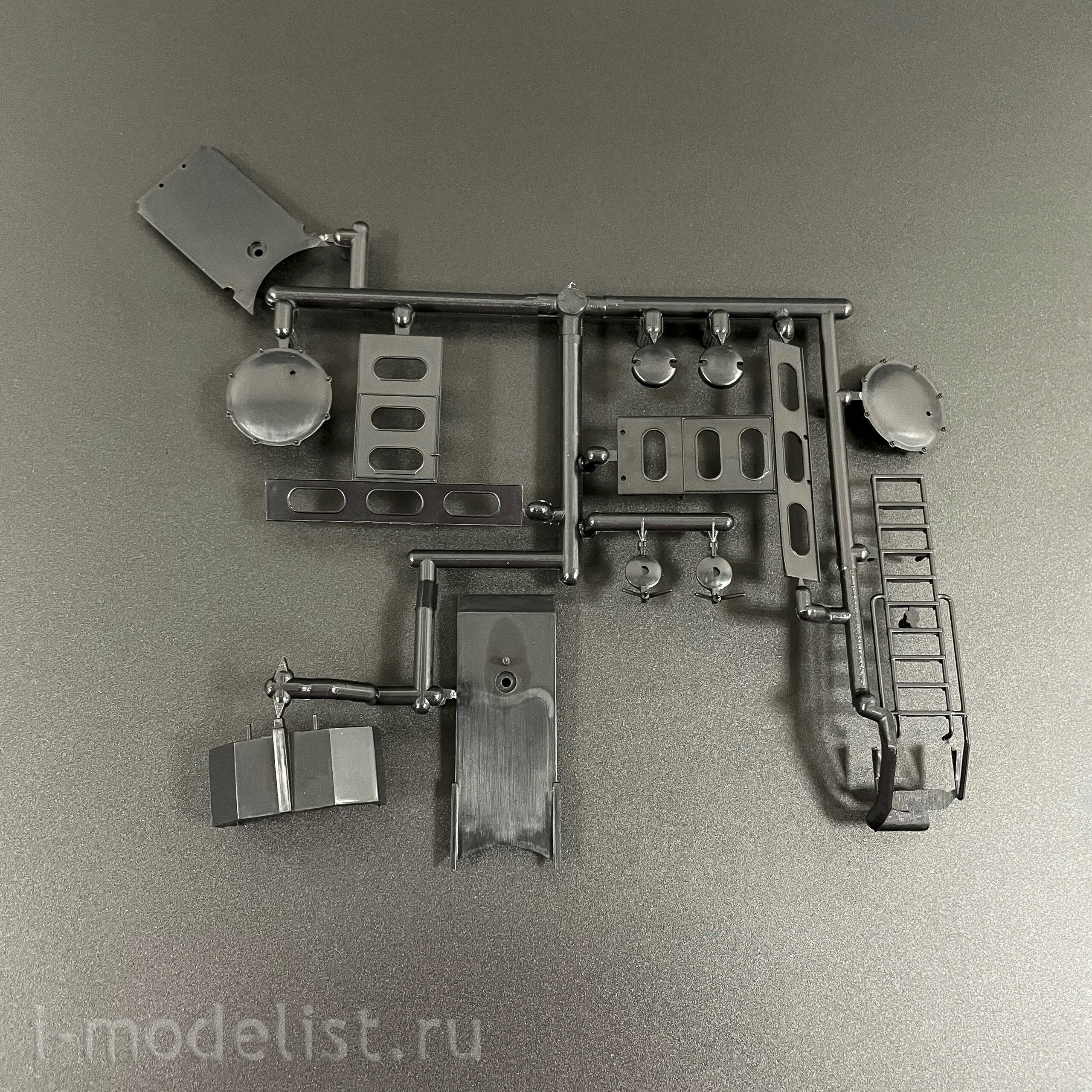 7077AVD AVD Models 1/43 130V1 car with semi-trailer-flour truck K4-AMG