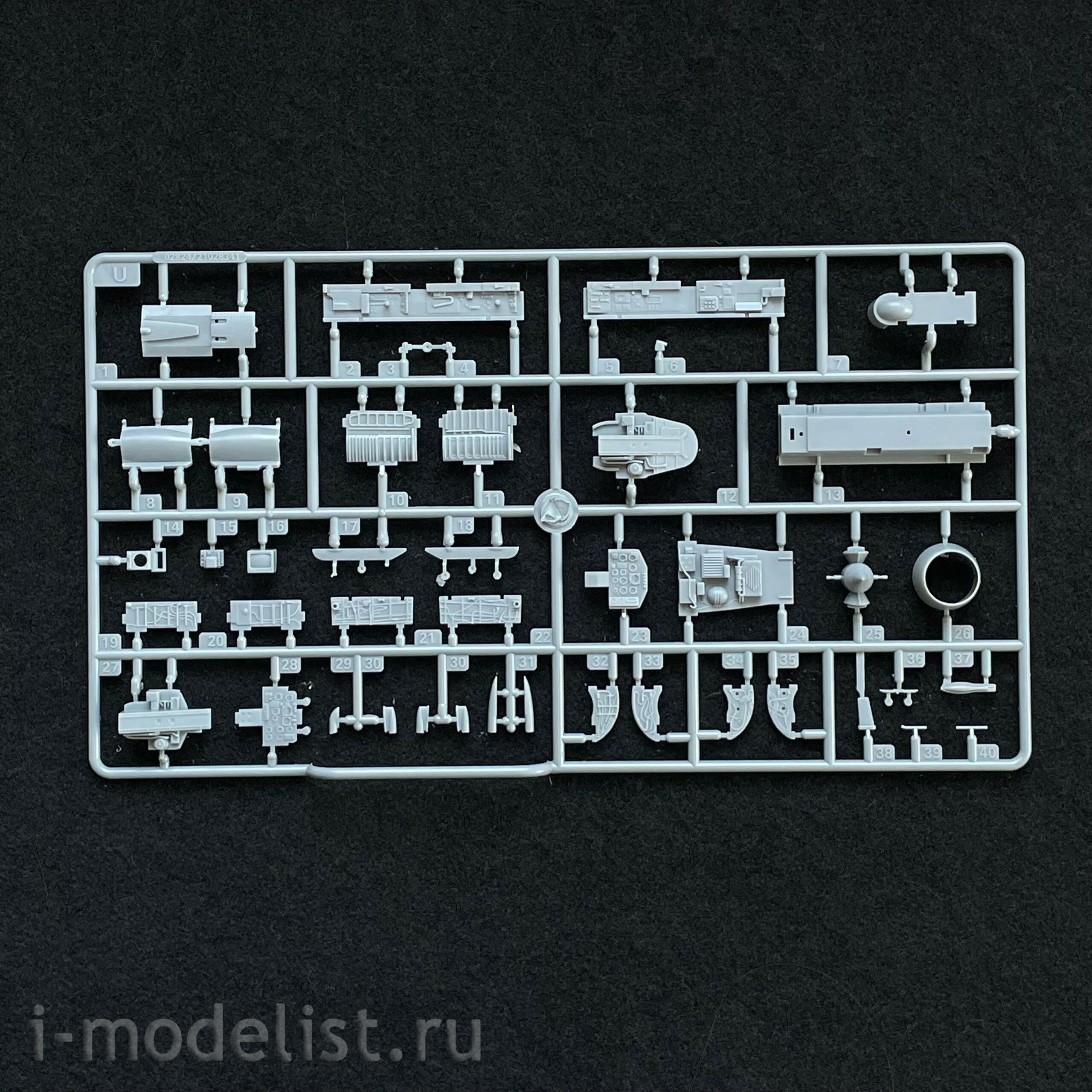 02824 Trumpeter 1/48 Training fighter of the PLA Air Force