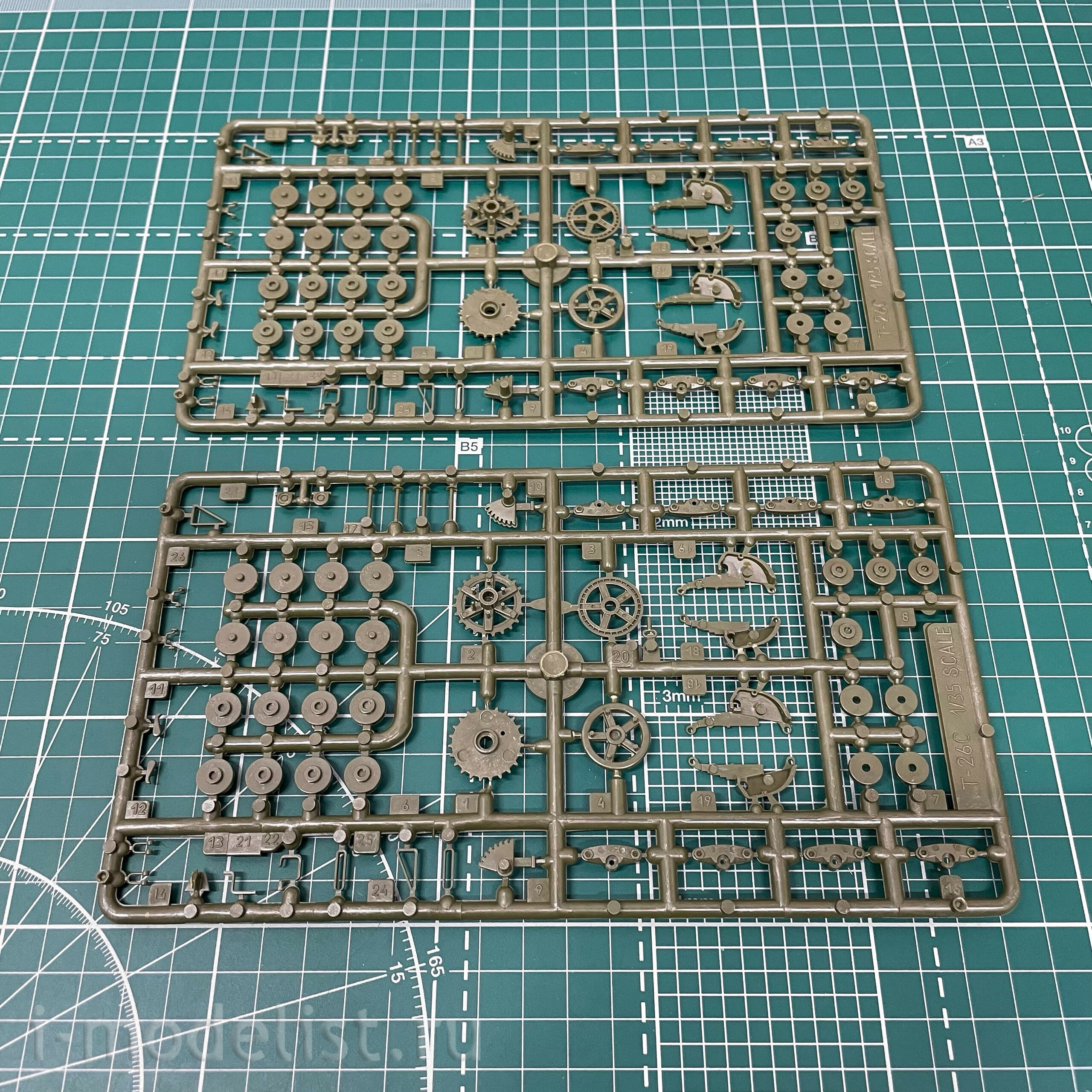 3538 Zvezda 1/35 Soviet light tank T-26 (mod. 1933)