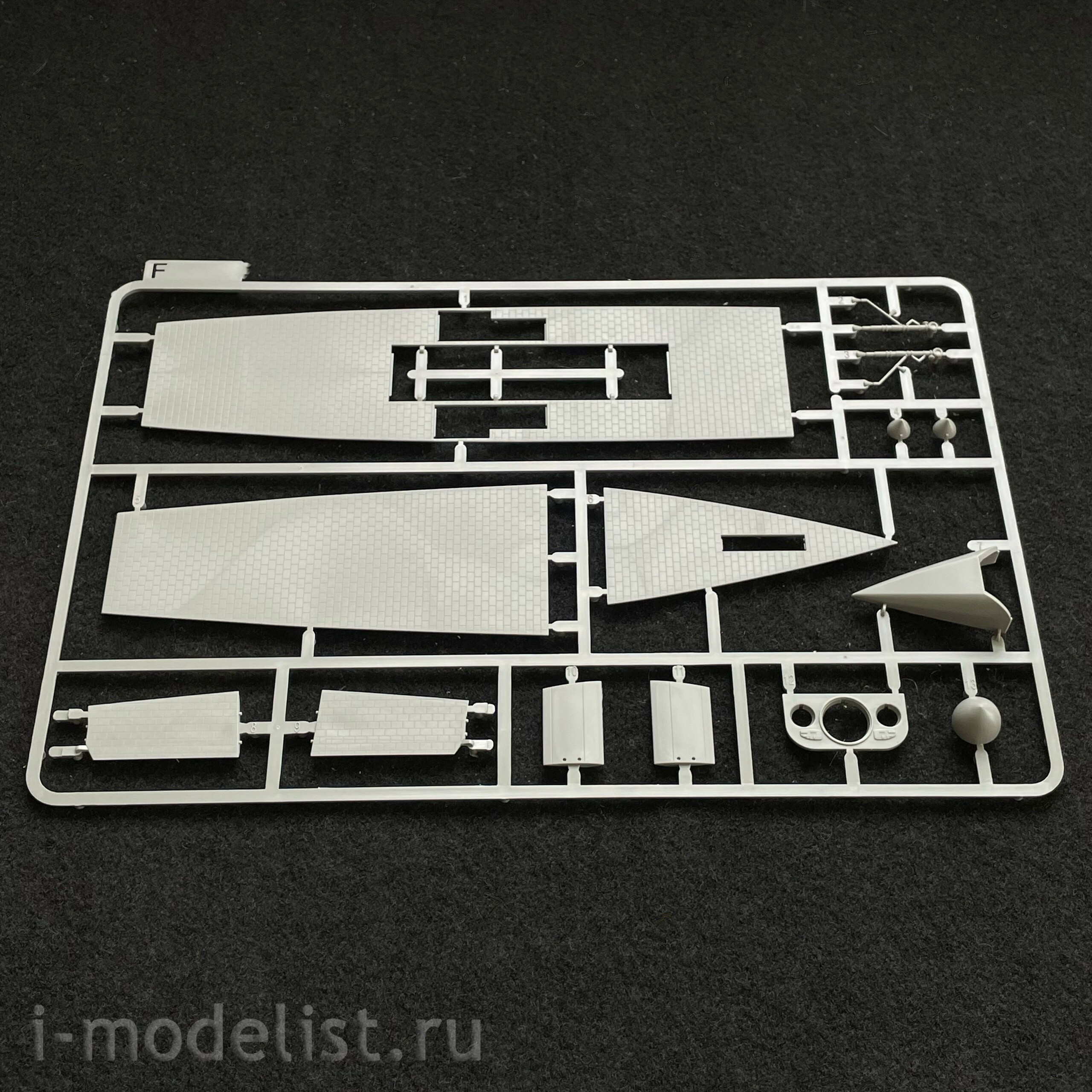 5017 Takom 1/72 Bomber-spaceship Silbervogel