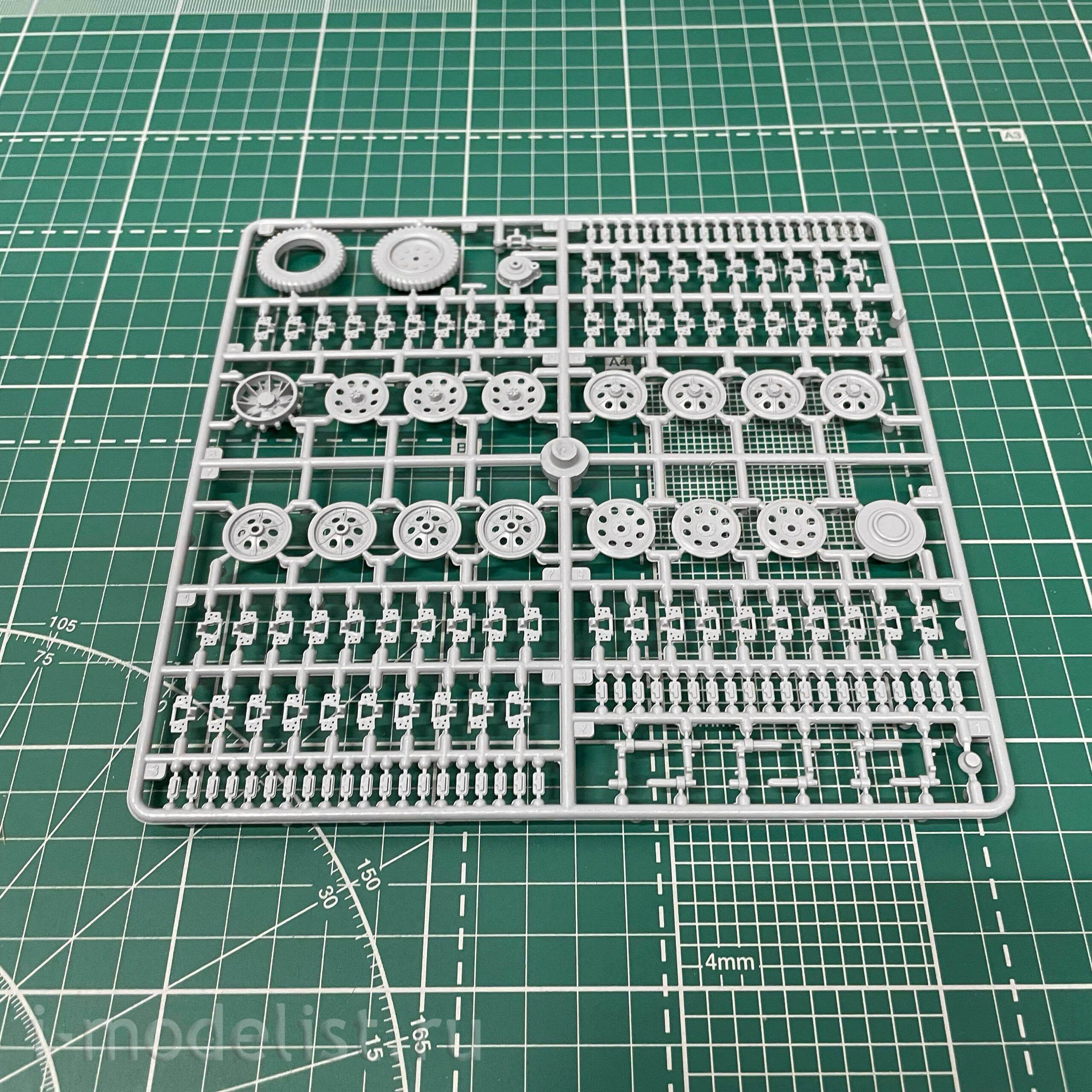 1/35 Zvezda 3572 Hanomag Ausf. B