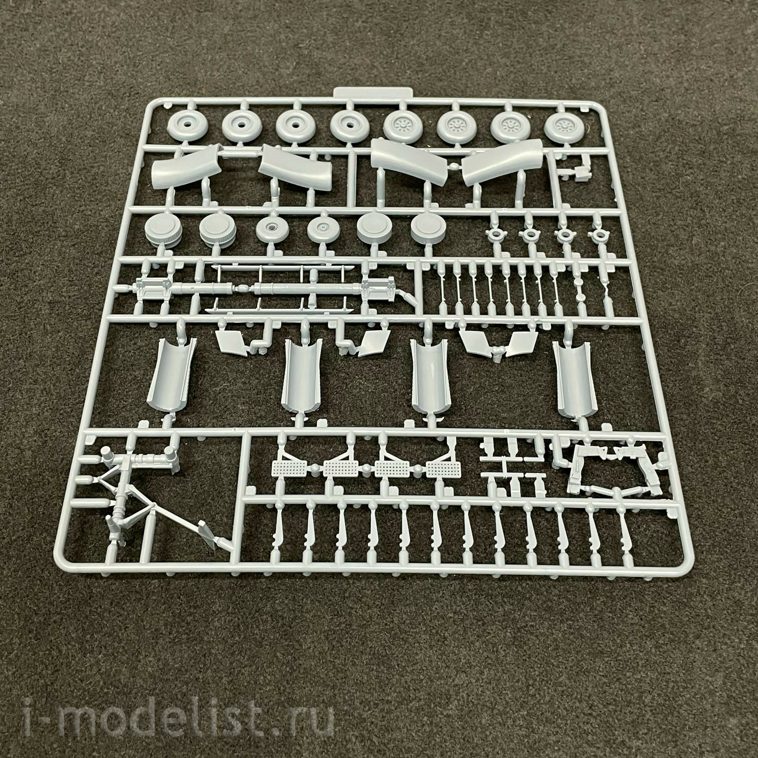 UA72214 Modelcollect 1/72 USAF B-2A Spirit Stealth Bomber with AGM-158 Missile