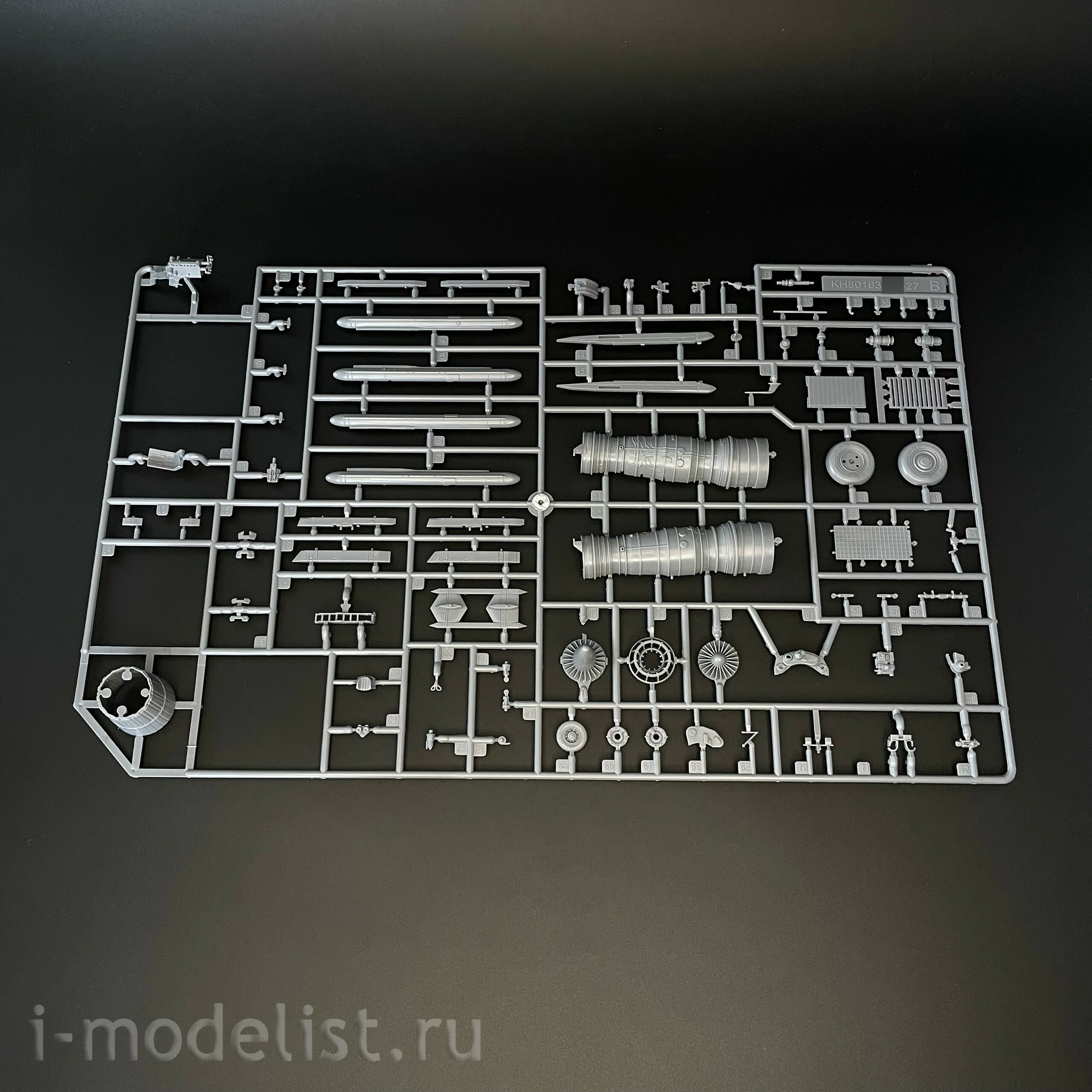 KH80168 Zimi Model 1/48 Российский истребитель С-27УБ (Flanker-C)