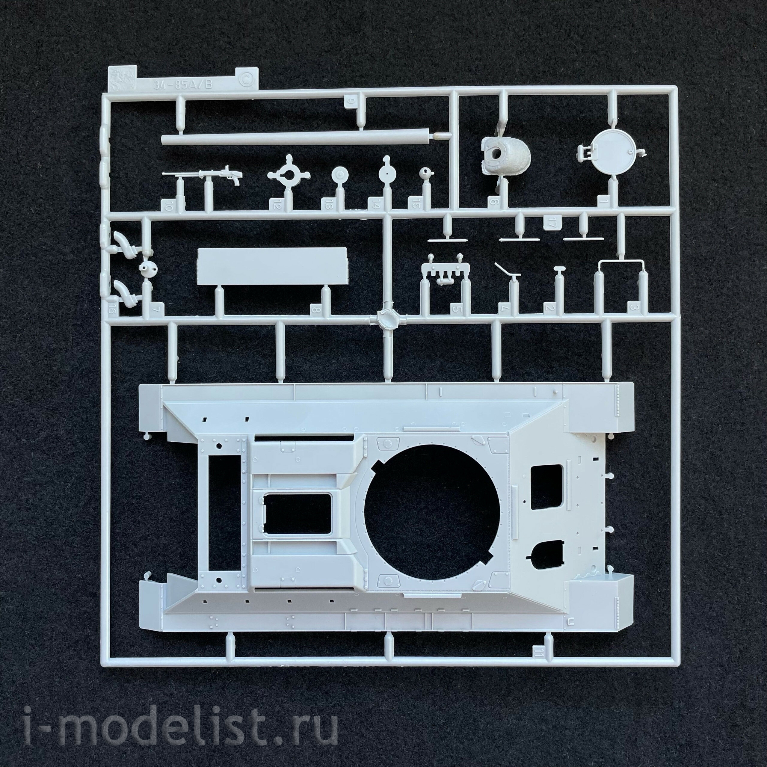 6319 Dragon 1/35 Tank 34/85 Mod.One thousand nine hundred forty four