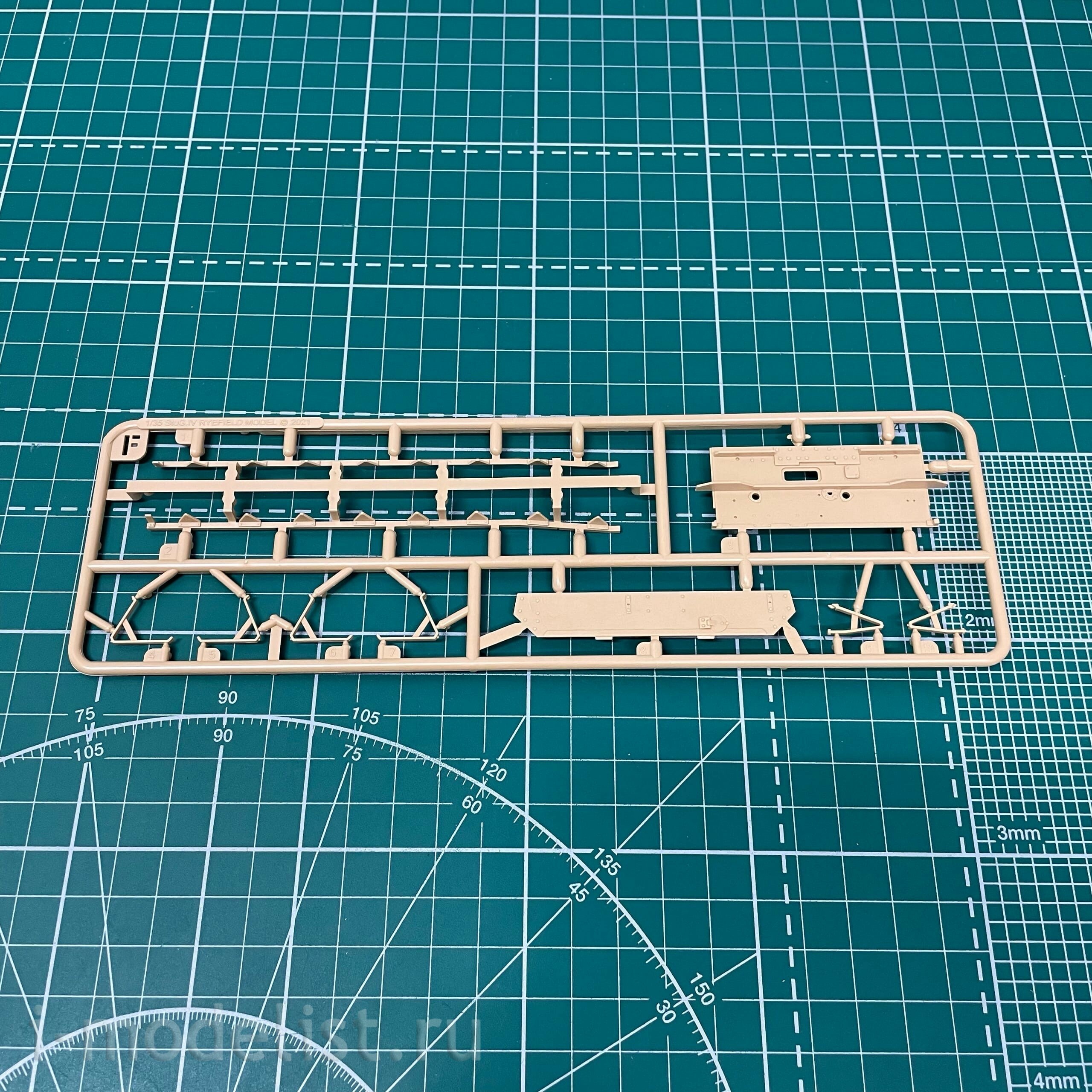 RM-5060 Rye Field Model 1/35 Sd.Kfz. 167 StuG IV