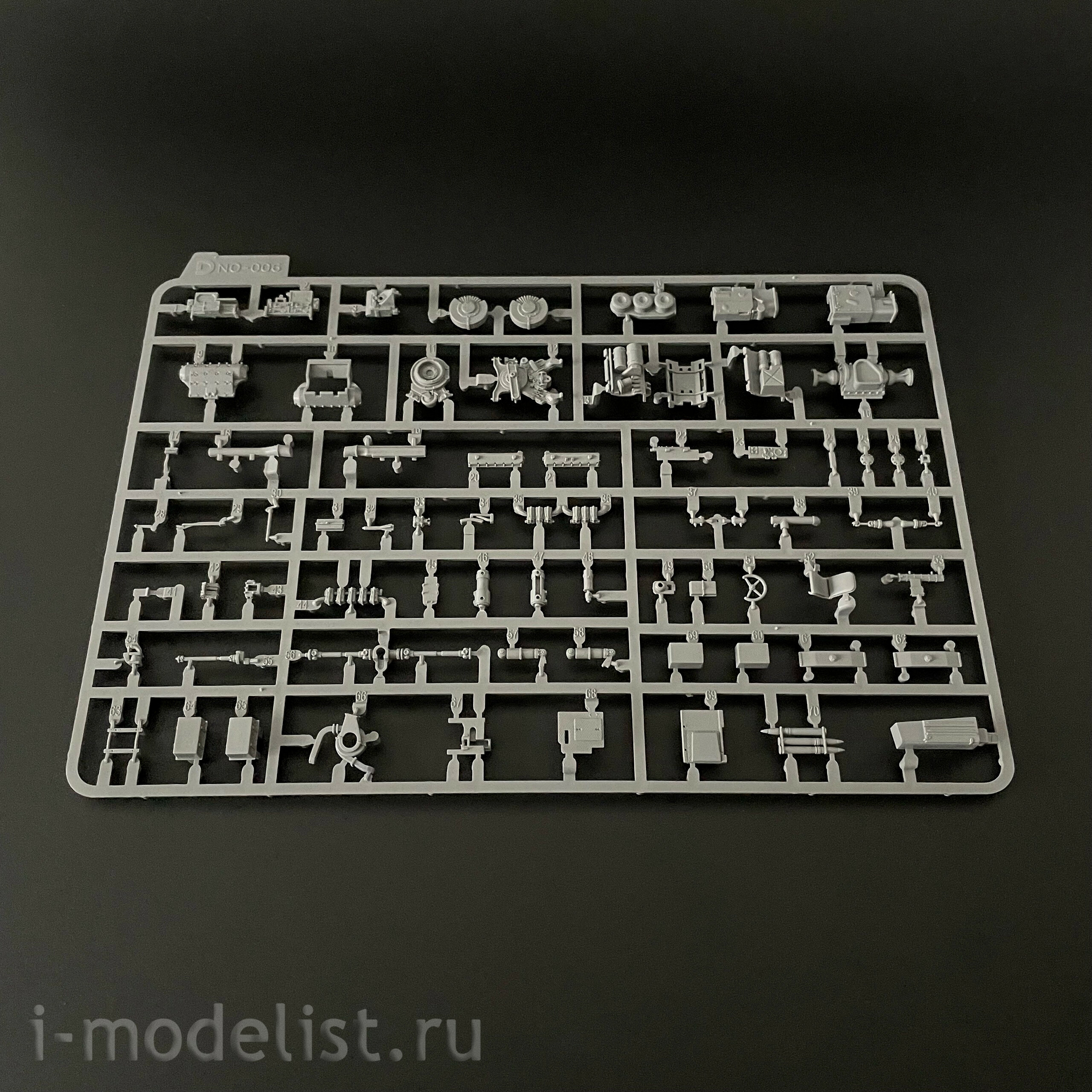 004 UZvezda 1/48 Early production Tiger I tank with full interior 