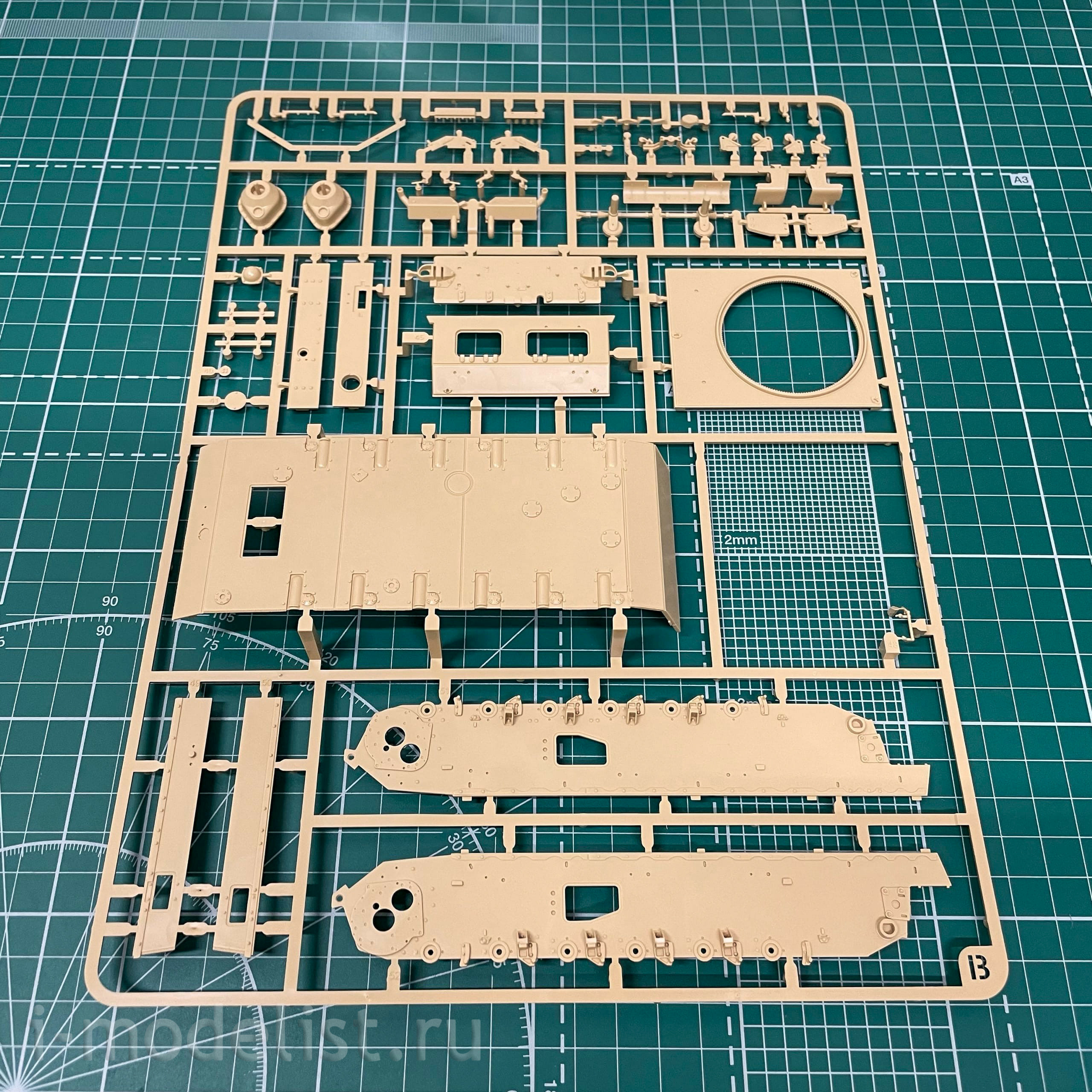 RM-5073 Rye Field Model 1/35 StuG III Ausf. G Early type with full interior and working tracks