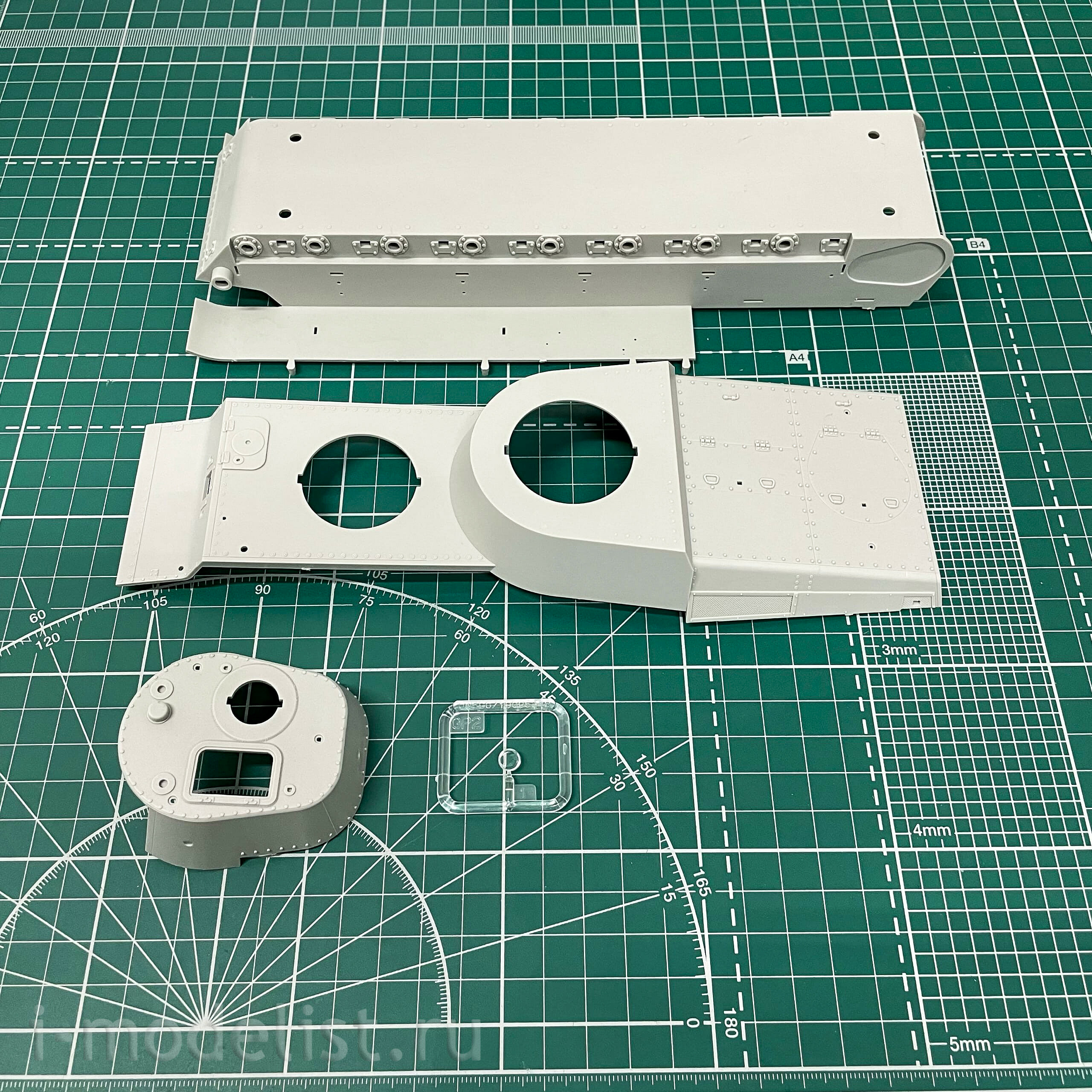 09590 Trumpeter 1/35 Soviet heavy tank T-100