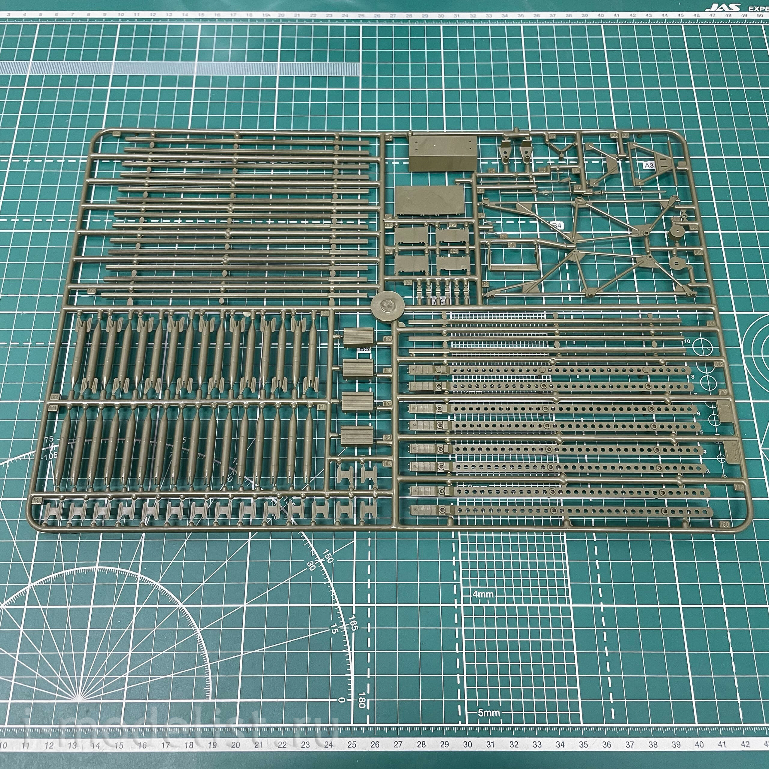3521 Zvezda 1/35 BM-13 