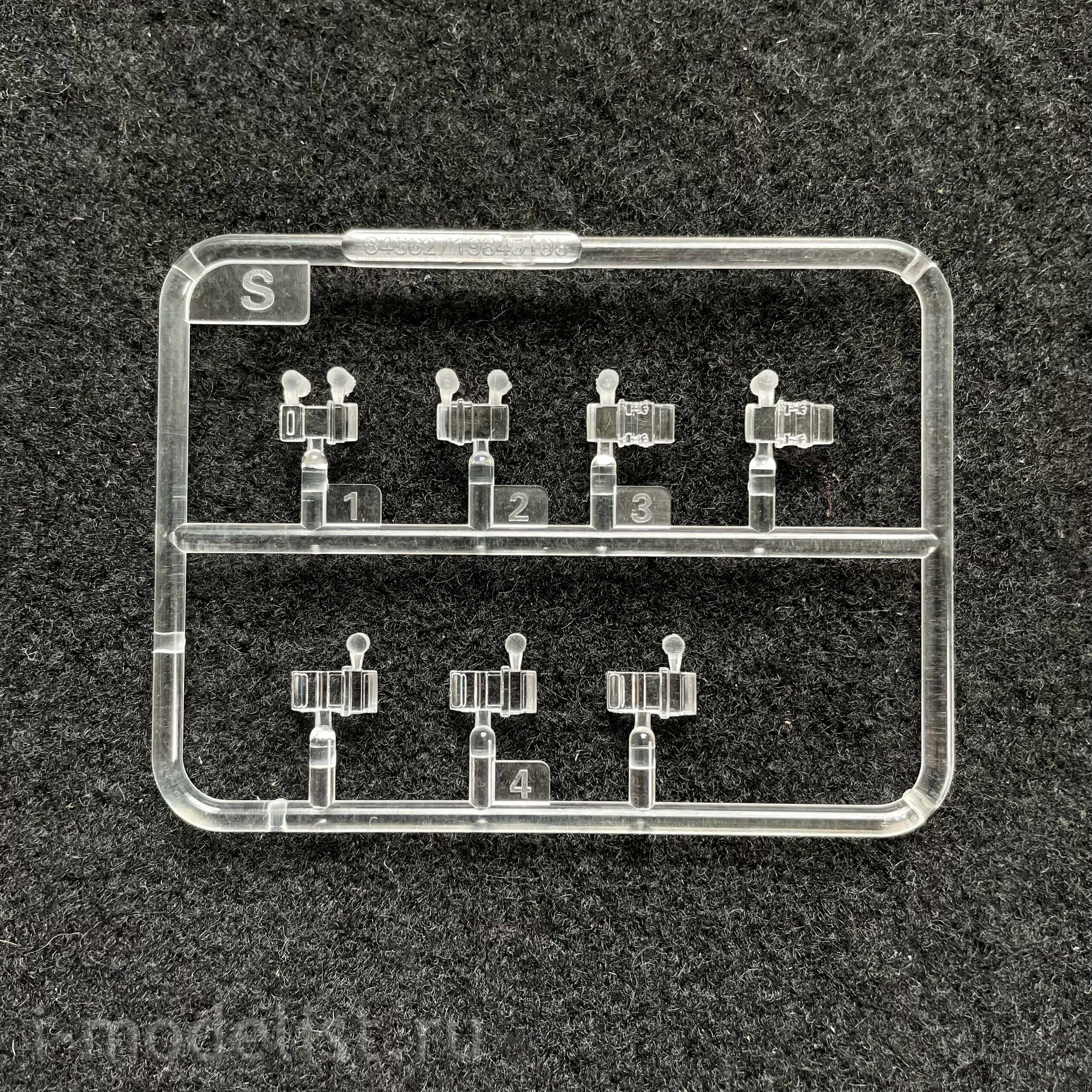 84562 HobbyBoss 1/35 German Sd.kfz.186 Jagdtiger (Henschel Production) 