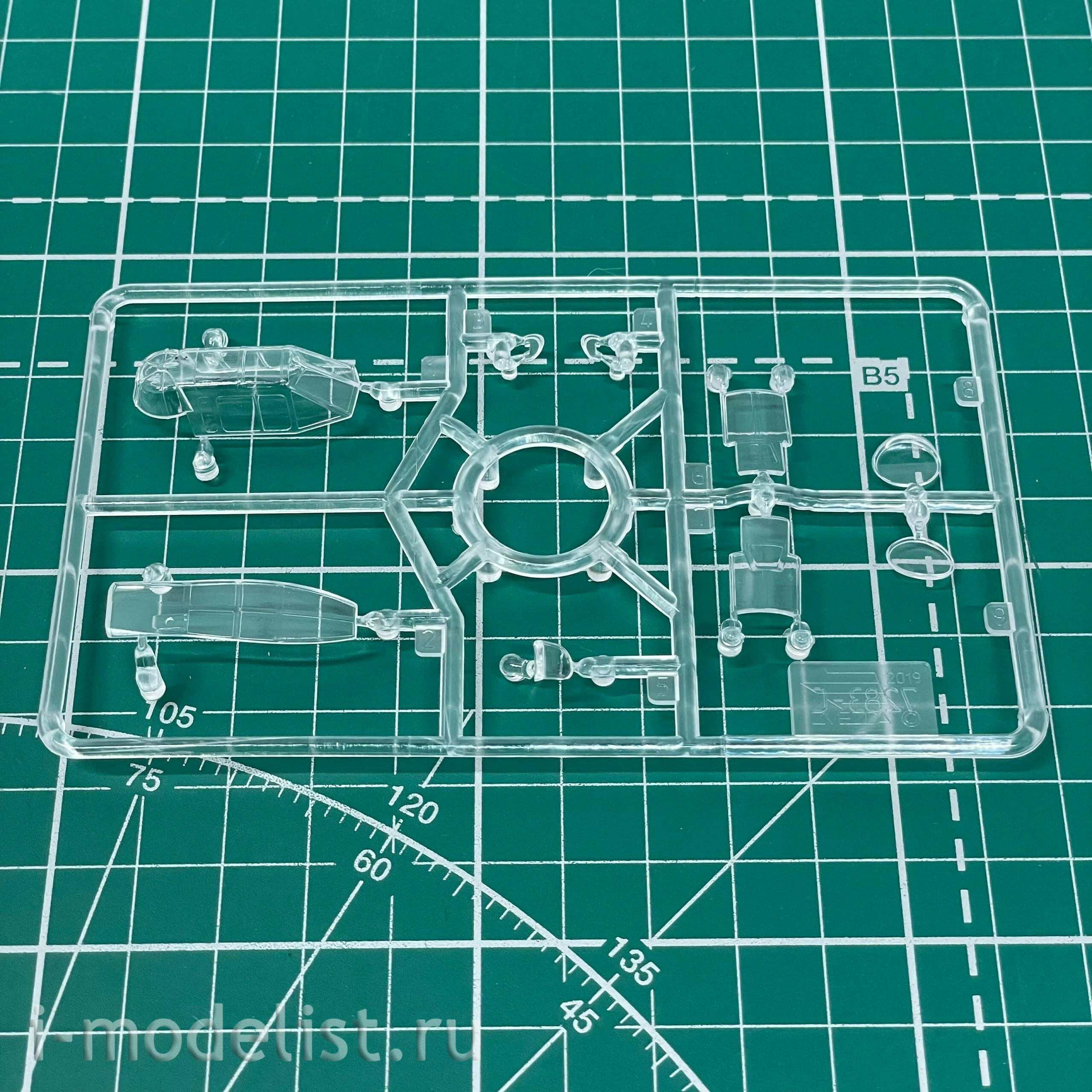 7283П Zvezda 1/72 Подарочный набор: Советский пикирующий бомбардировщик Пе-2