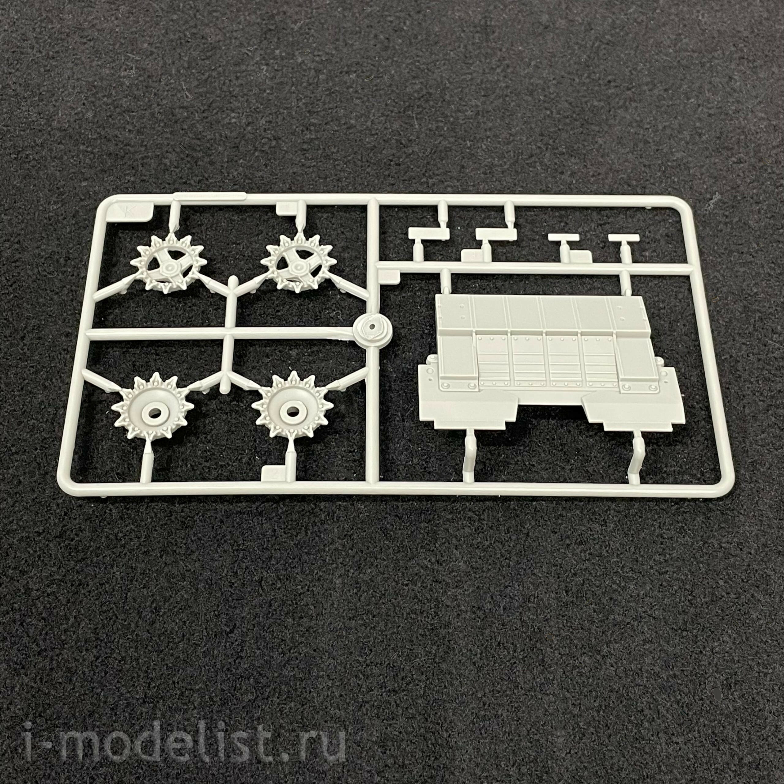 09610 Trubach 1/35 Russian T-72B3 tank with a 4S 24 ERA soft hull and lattice armor (under license from UVZ)