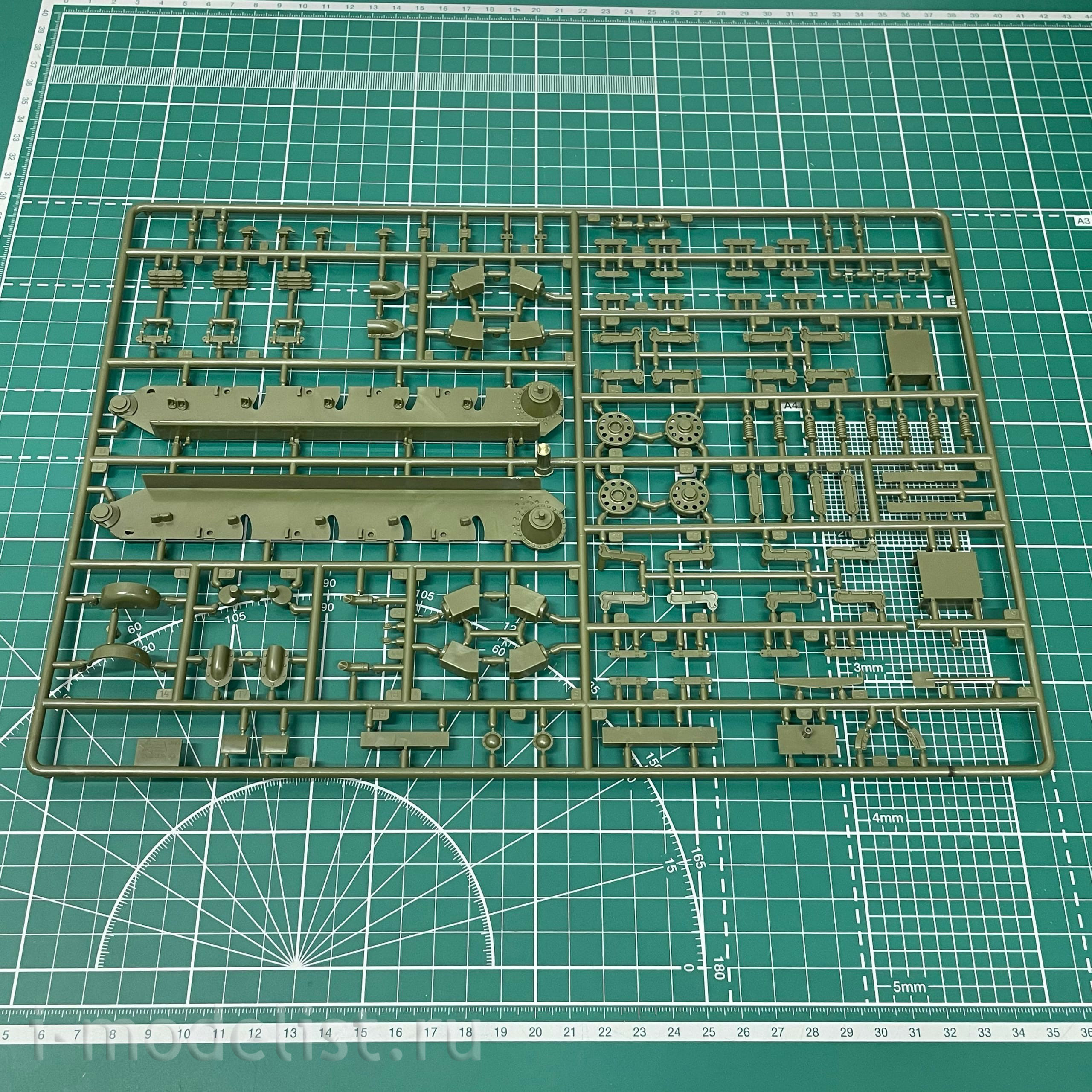 3690 Zvezda 1/35 Soviet su-85 tank destroyer