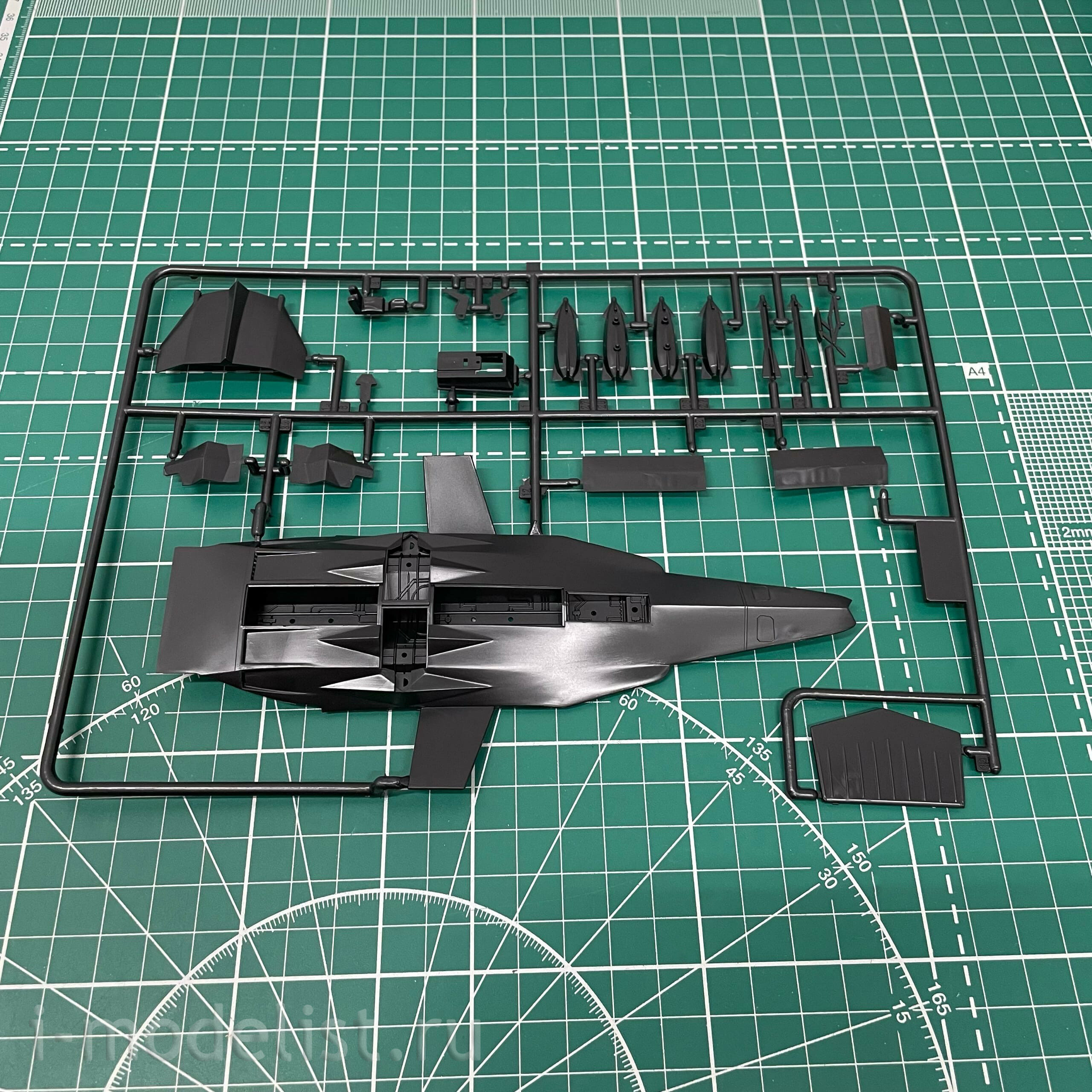 207247 Modeler 1/72 invisible Plane