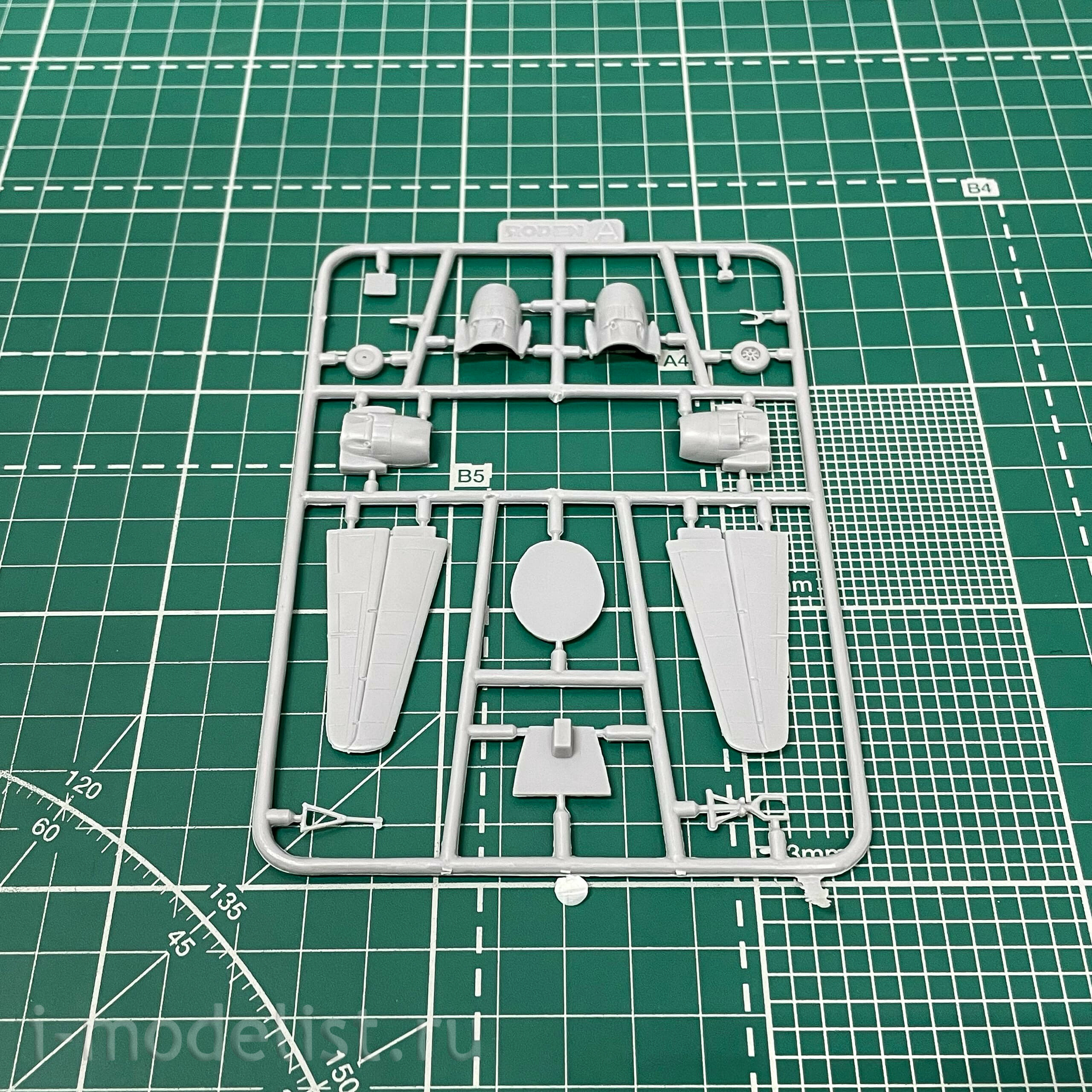 303 Roden 1/144 Passenger aircraft DC-7C, Japan Air Lines