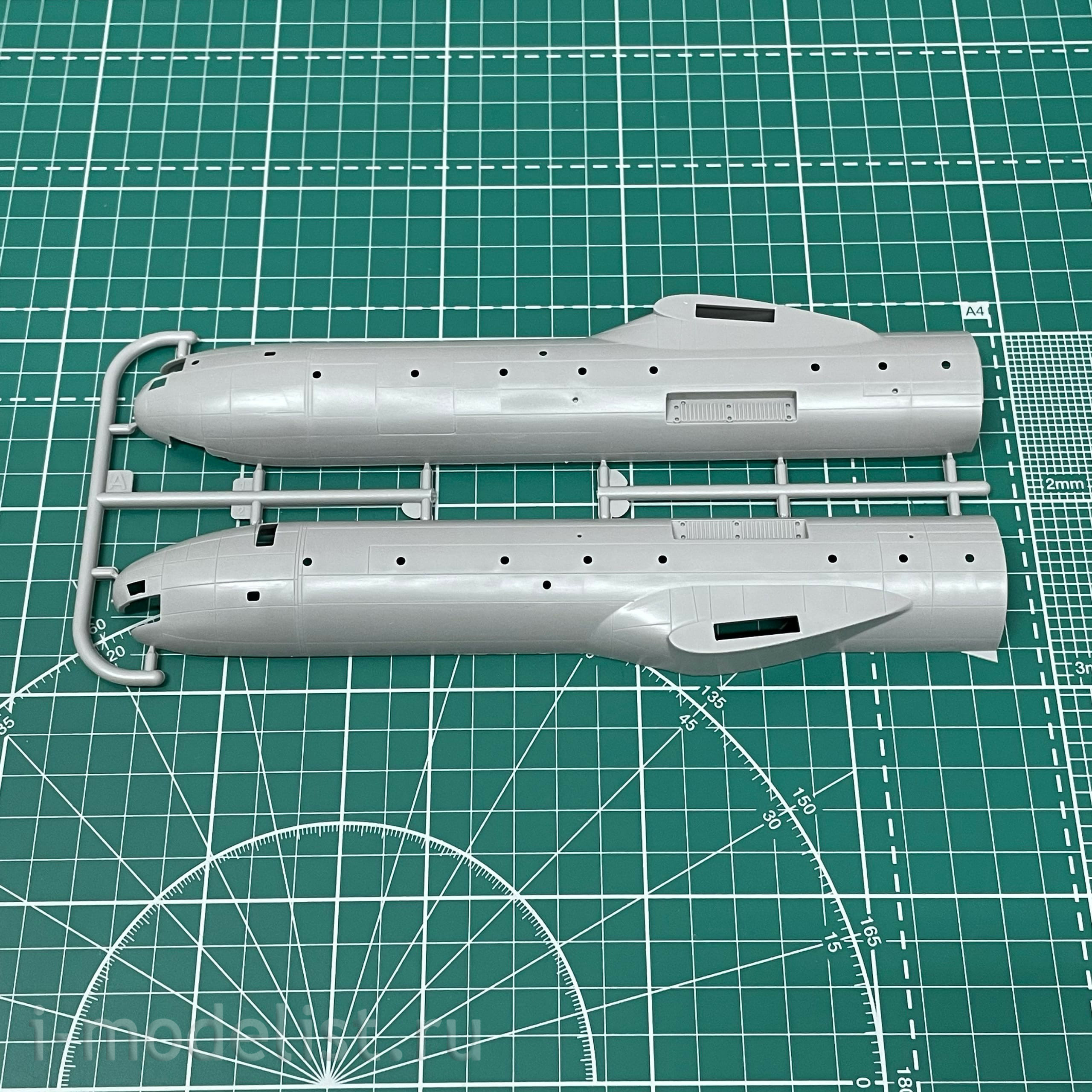 336 Roden 1/144 Douglas C-133A w / PGM-17 Thor IRBM Aircraft