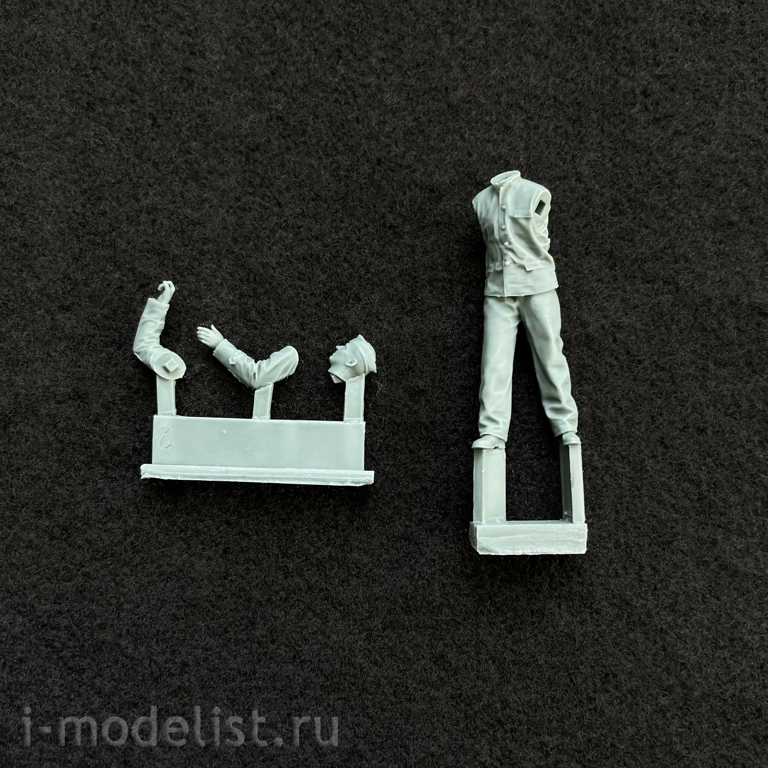 BR-003 Border Model 1/35 German submariners and commander load a torpedo (5 pcs.)