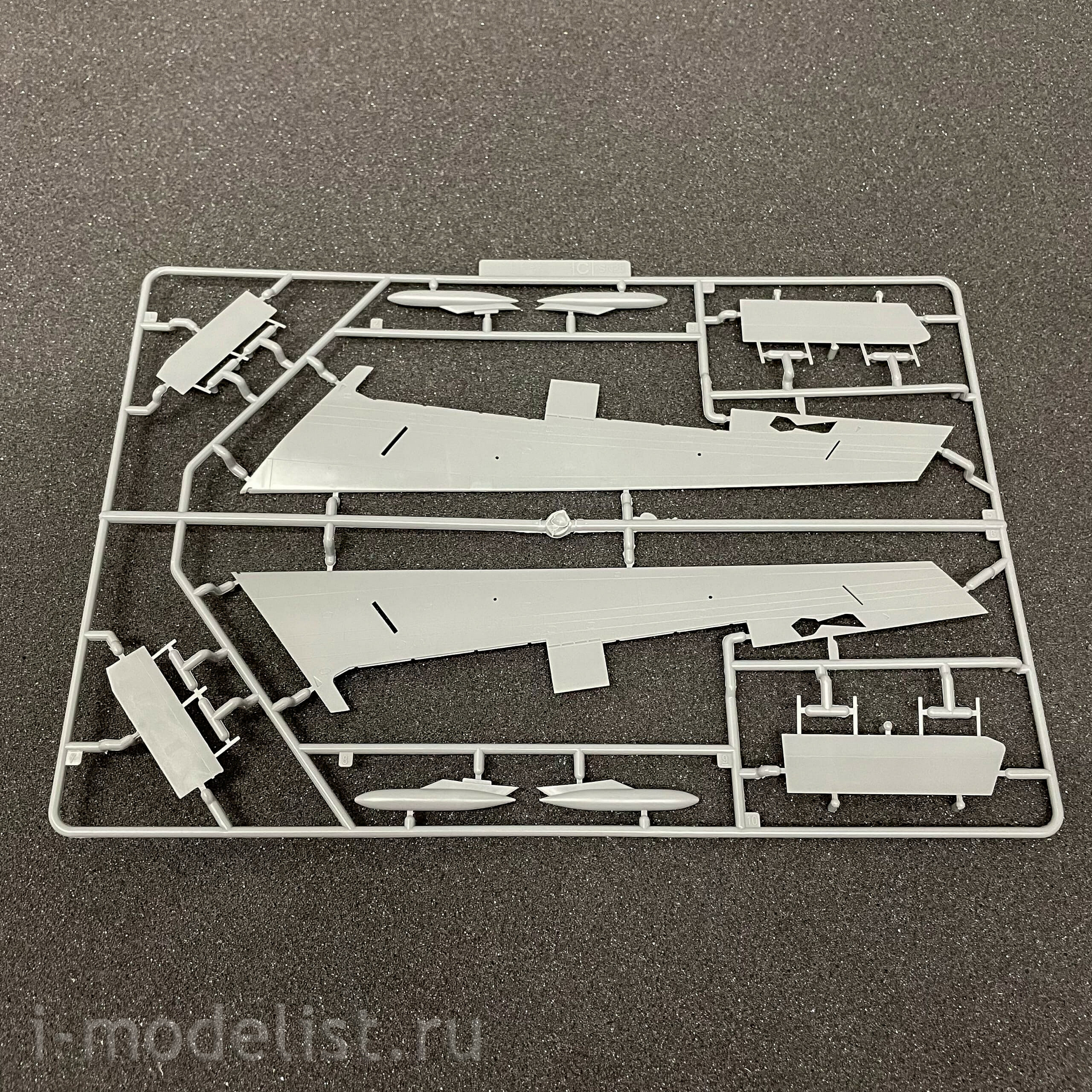 L1008 Great Wall Hobby 1/144 Strategic Bomber B-52H Stratofortress