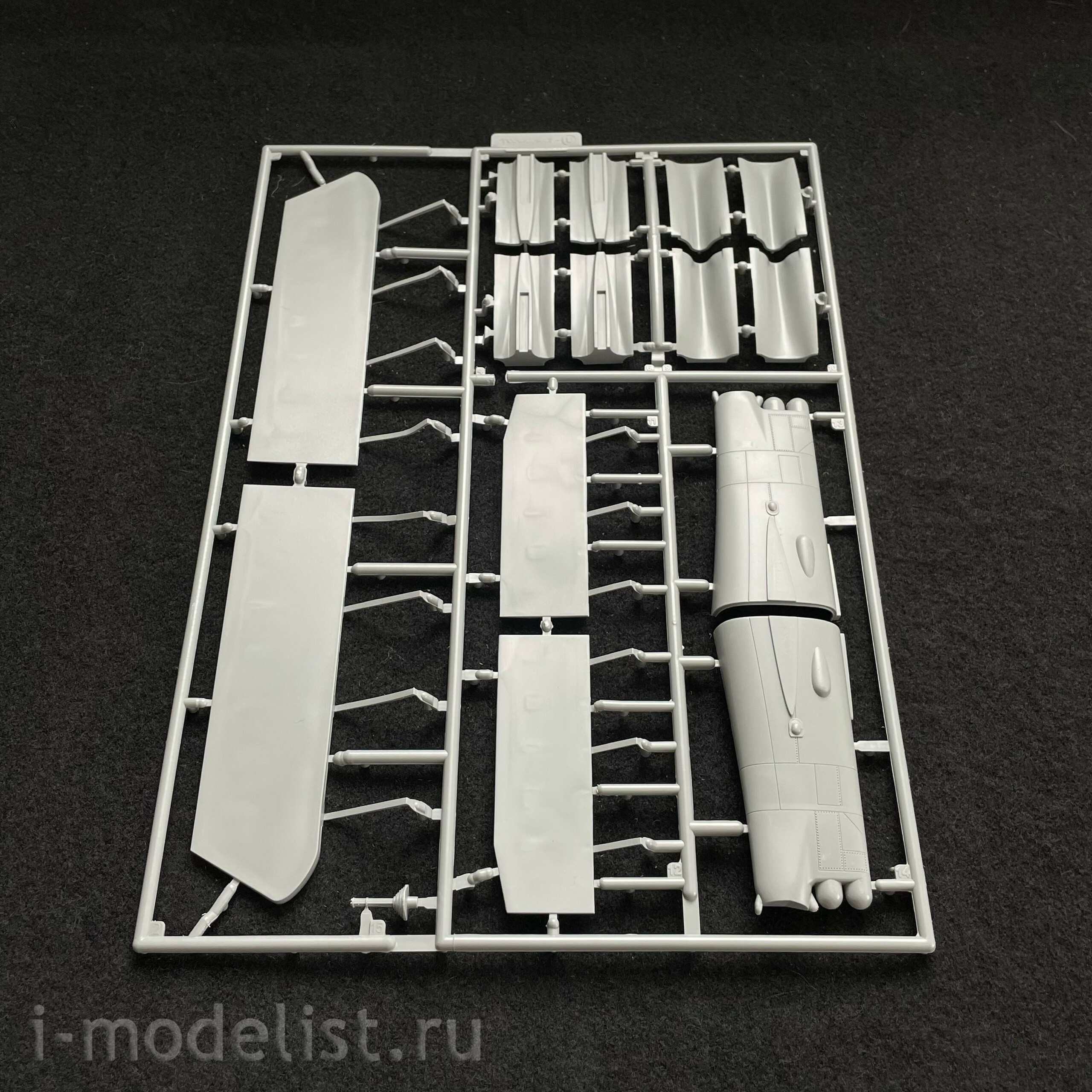 UA72211 Modelcollect 1/72 American Strategic bomber Stratofortress B-52H