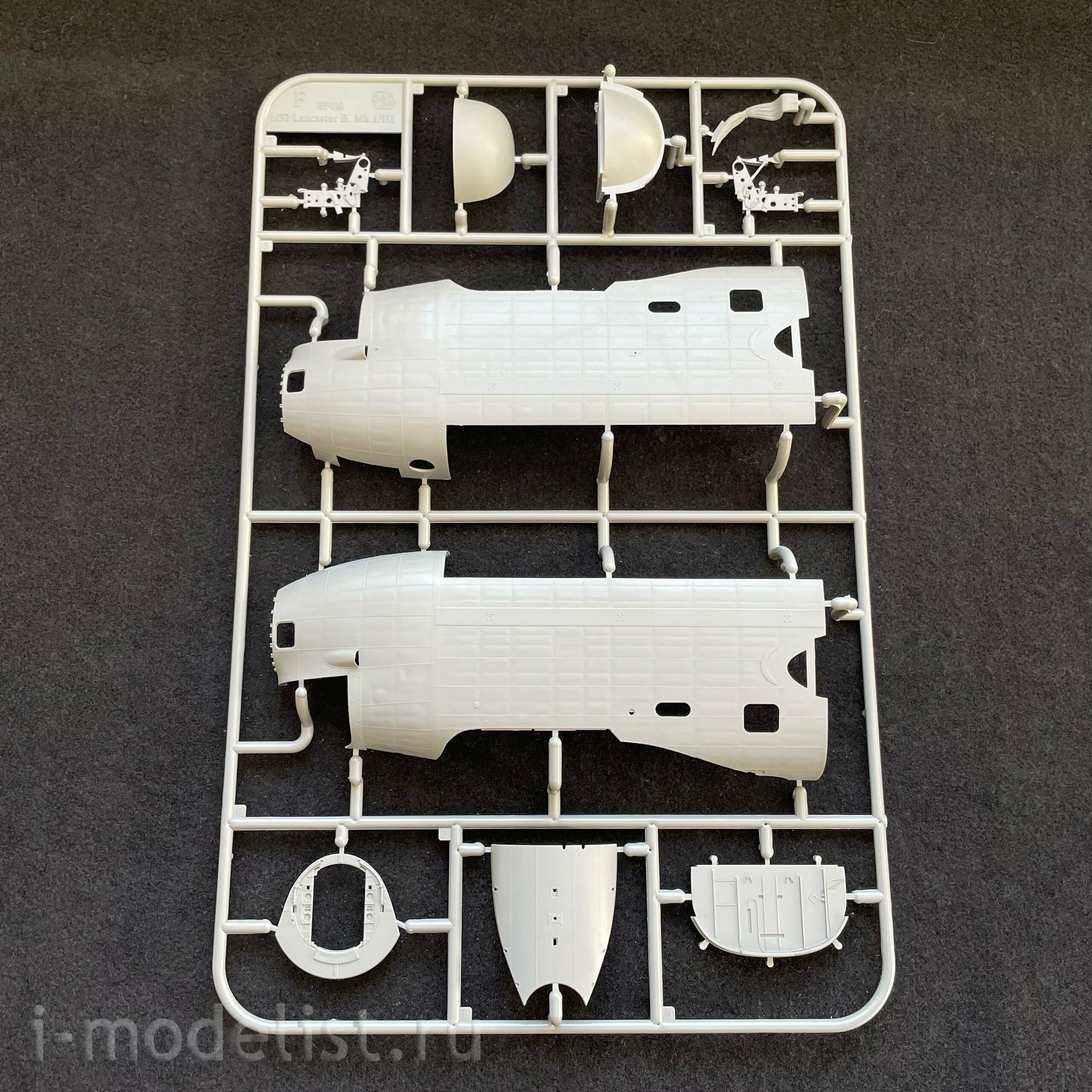 BF-008 Border Model 1/32 Nose of the Avro Lancaster B.MK1/III bomber (with full interior, stand included)
