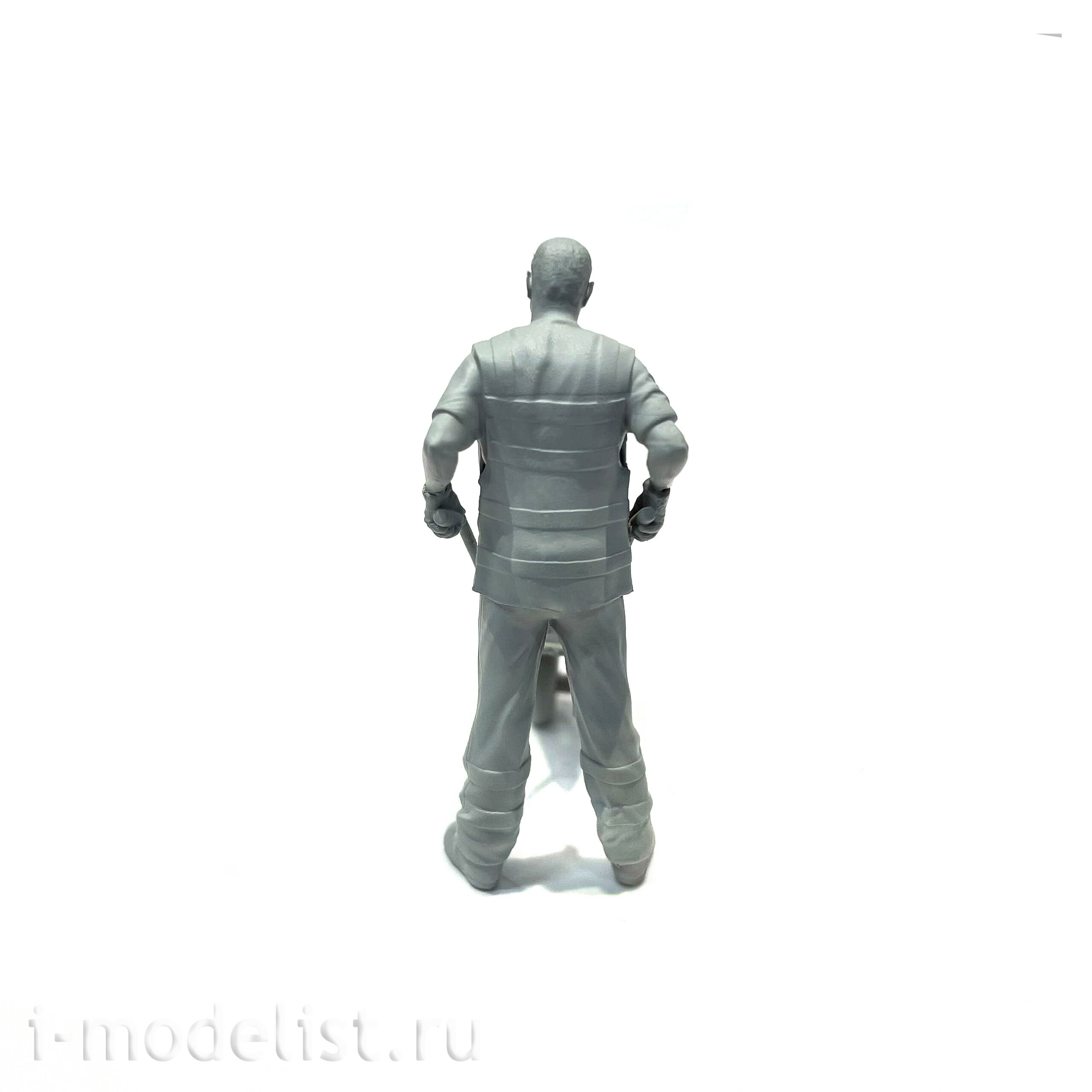 im35098 Imodelist 1/35 Figure of a road worker with a trolley for the model 3650 Zvezda