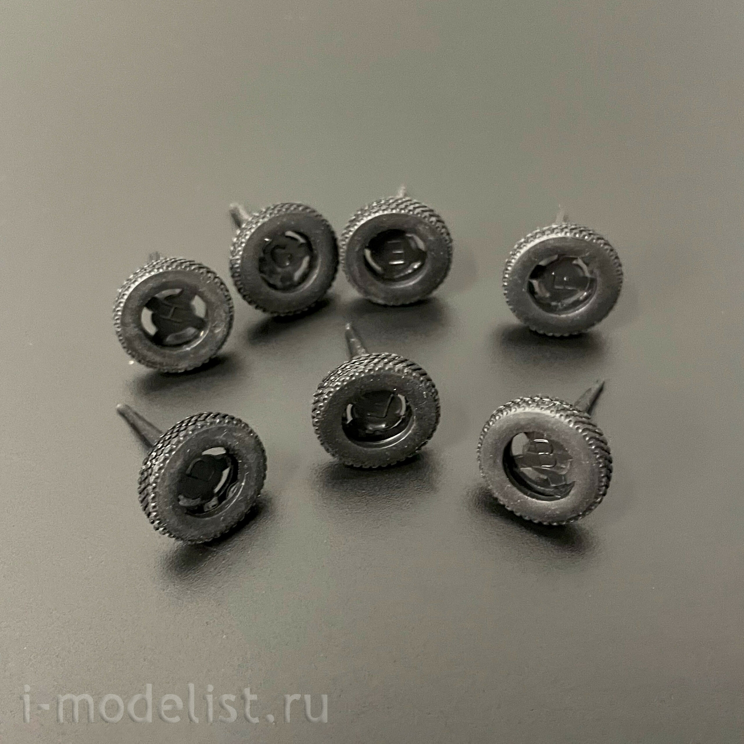 7201AVD AVD Models 1/72 ЗИЛ-130 бортовой