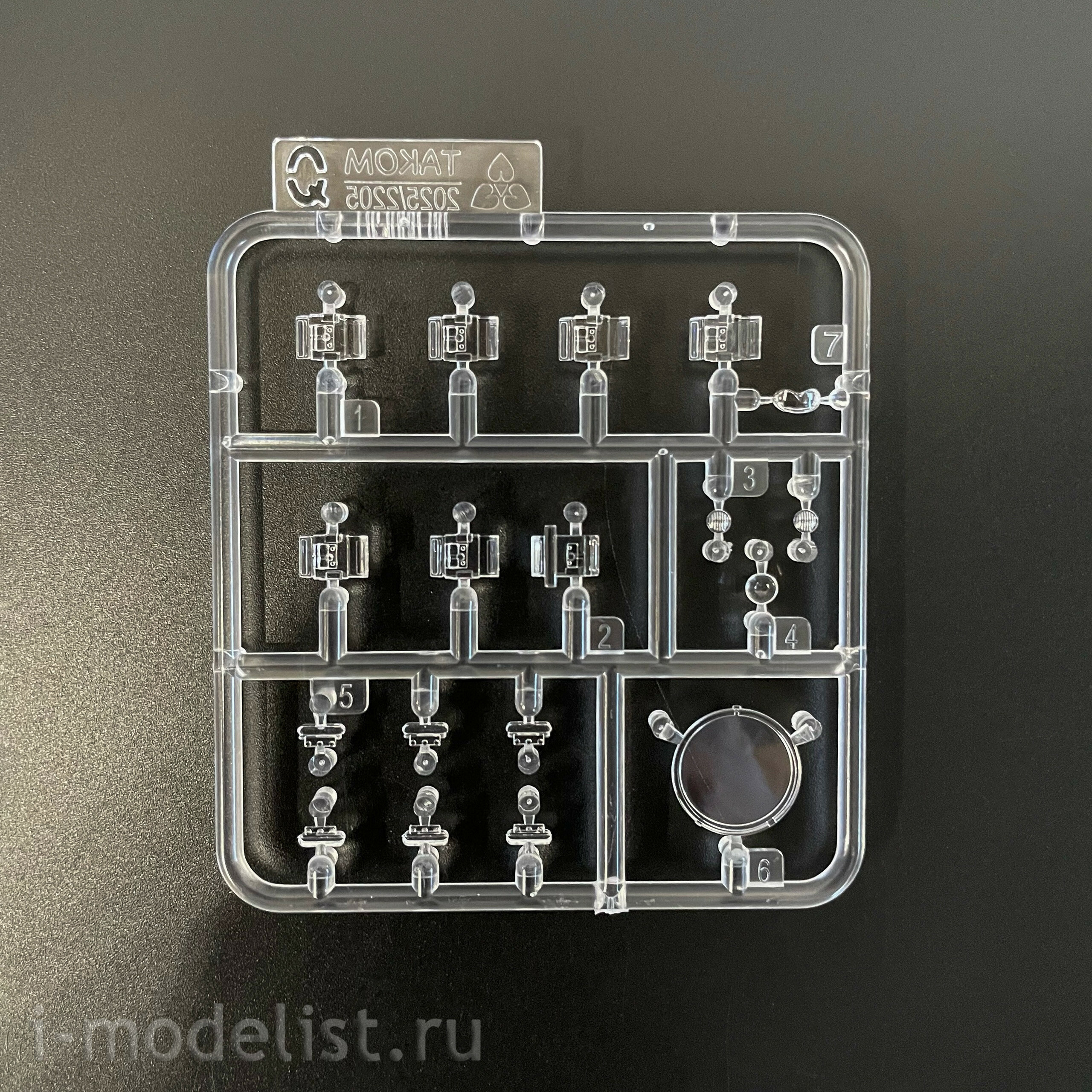 2205W Takom 1/35 Набор Sherman Box: M4A1 (76w) HVSS + M1 Super Sherman + фигура члена экипажа танка армии США в 1/16 масштабе