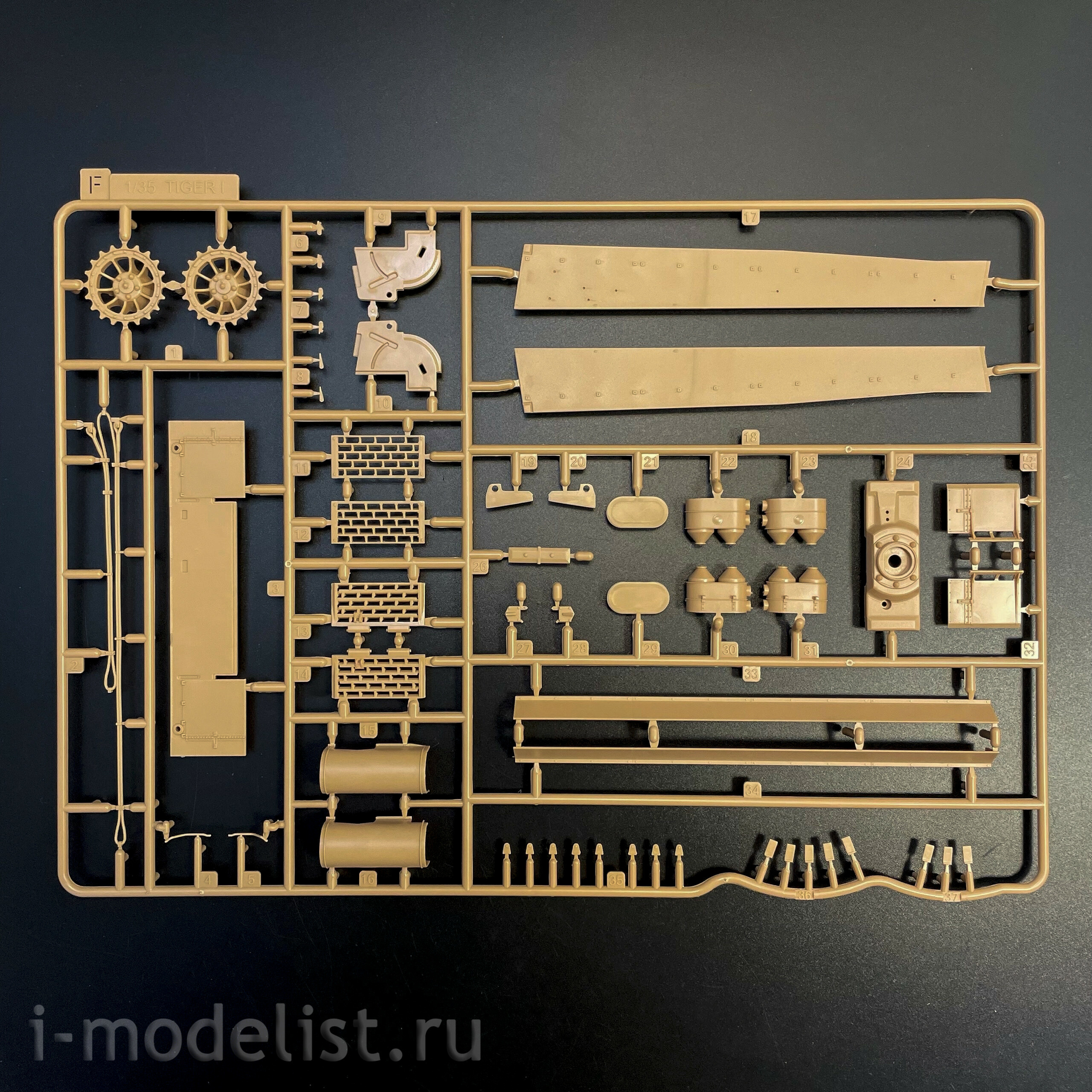 RM-5139 Rye Field Model 1/35 Notмецкий танк Sd.kfz.181 Tiger I (ранний, Курск 1943) с фигуркой Михаэля Виттманна