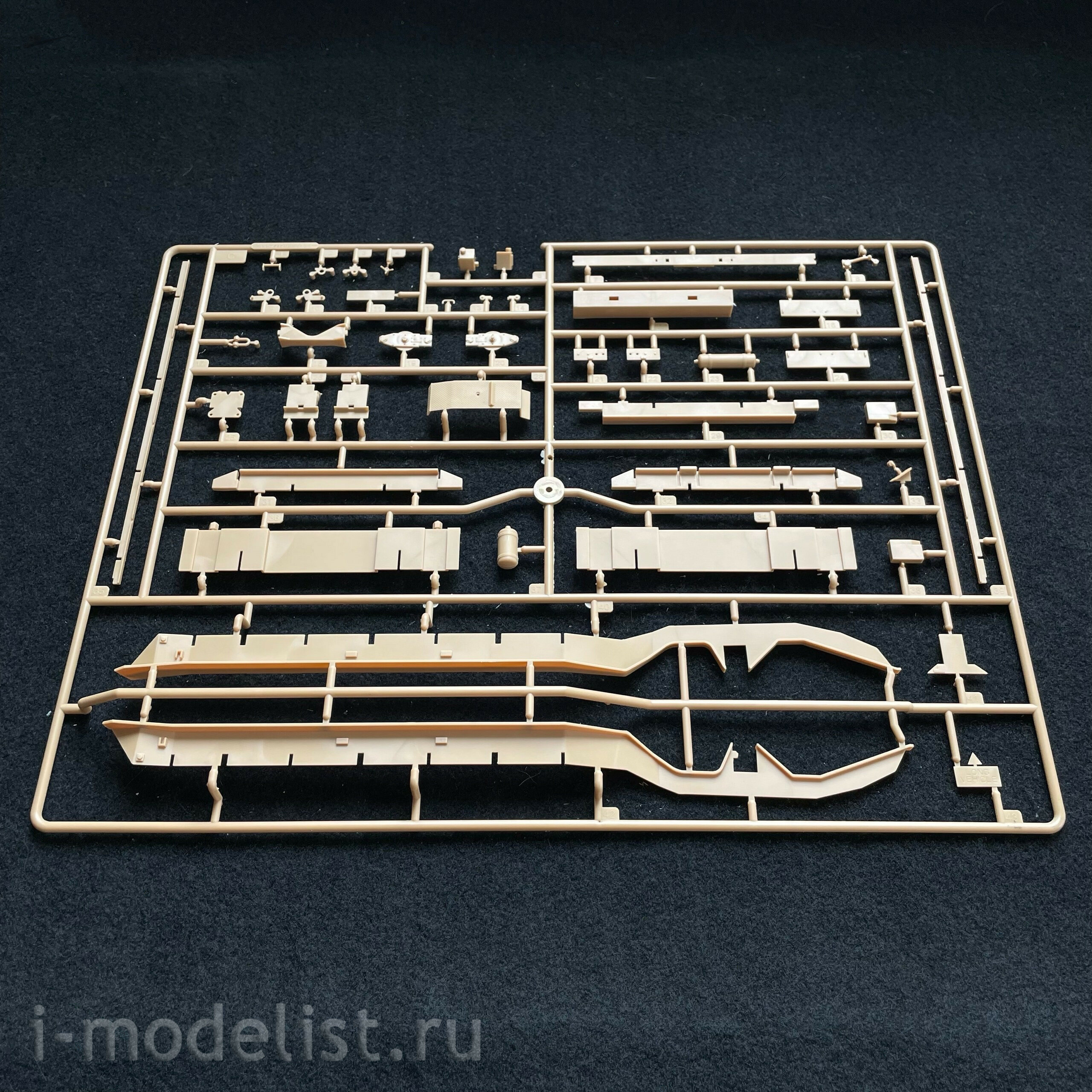 85527 HobbyBoss 1/35 Scammell Commander with 62-ton semi-trailer crane Fruehauf
