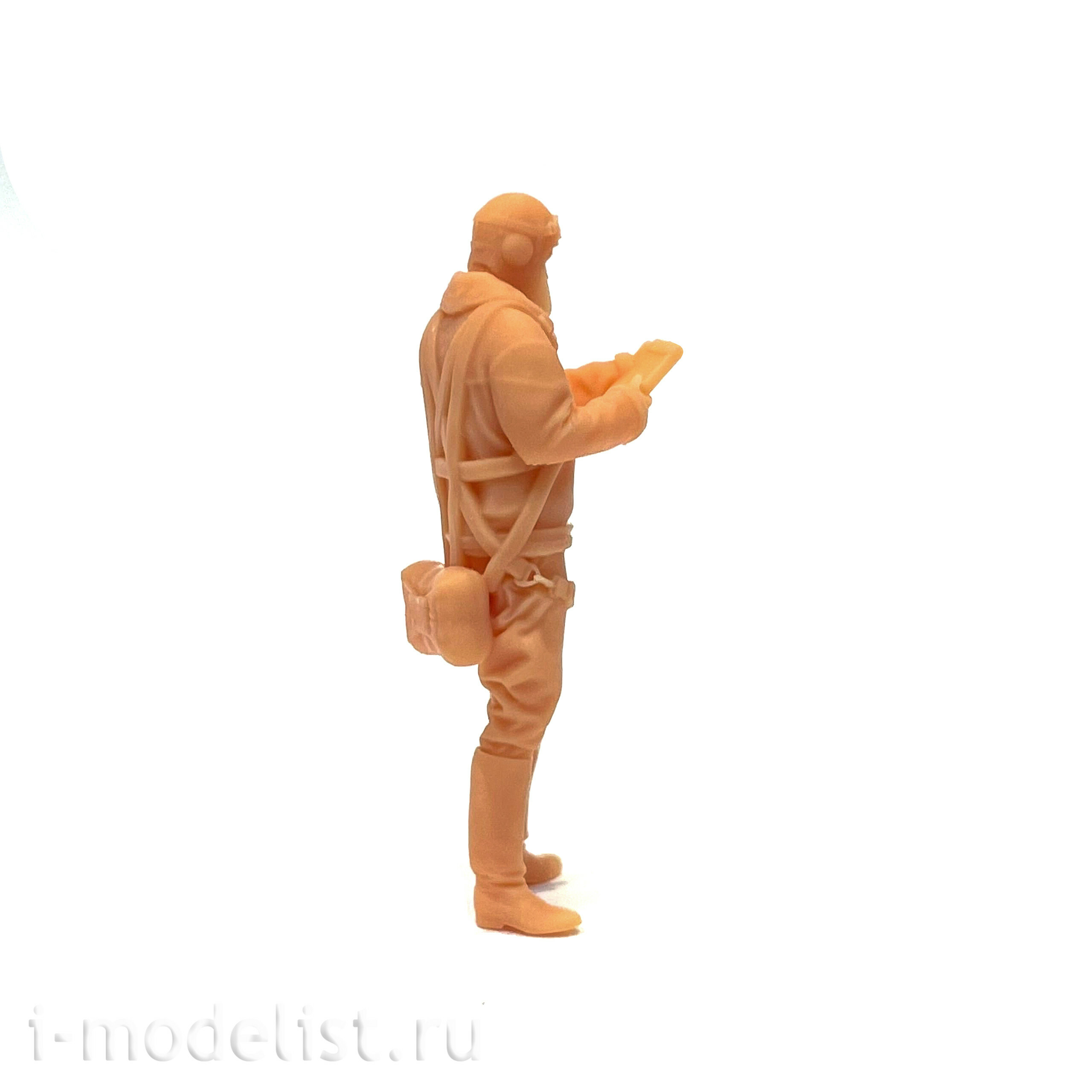MM48001 My Model 1/48 Pilot figure in winter uniform