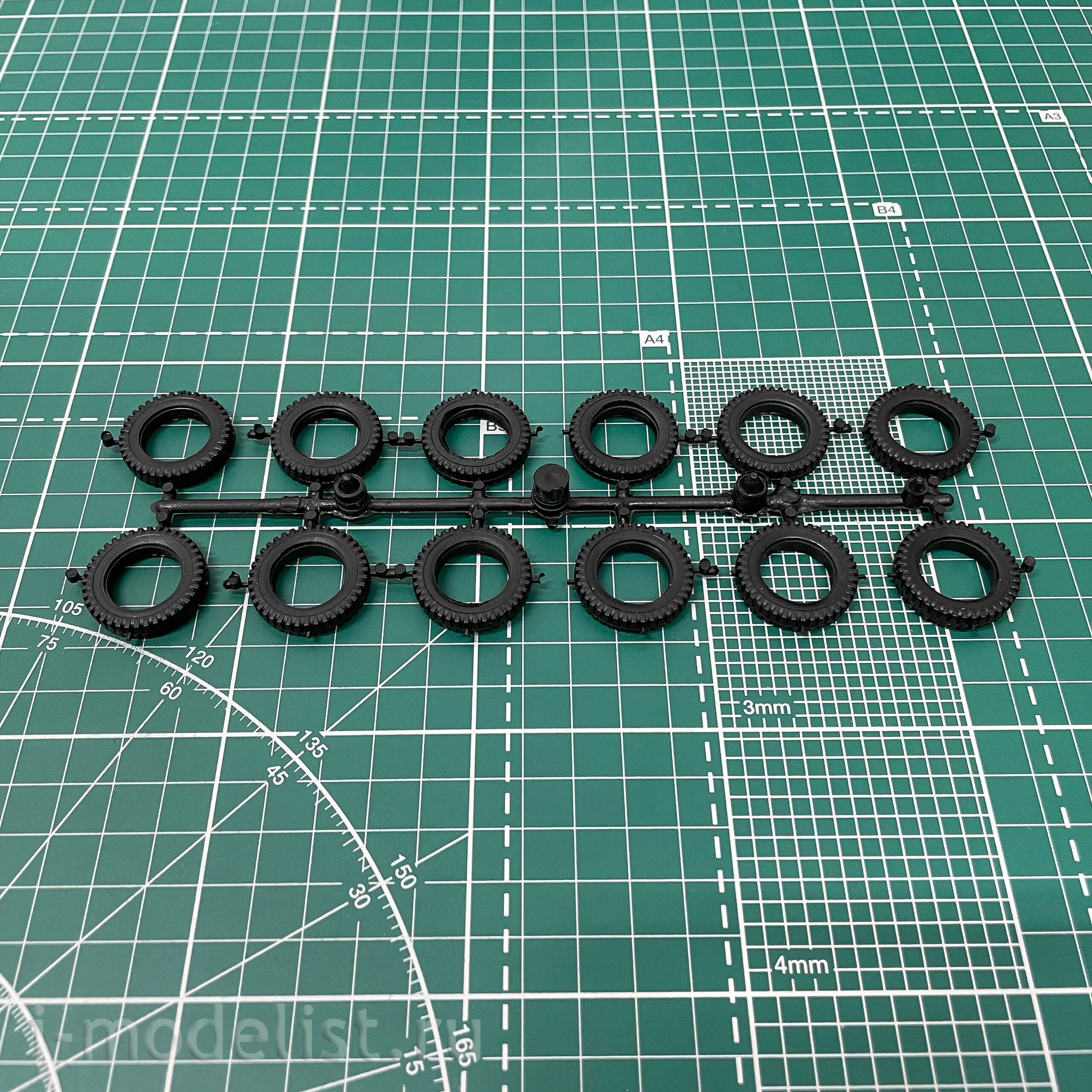 3521 Zvezda 1/35 BM-13 