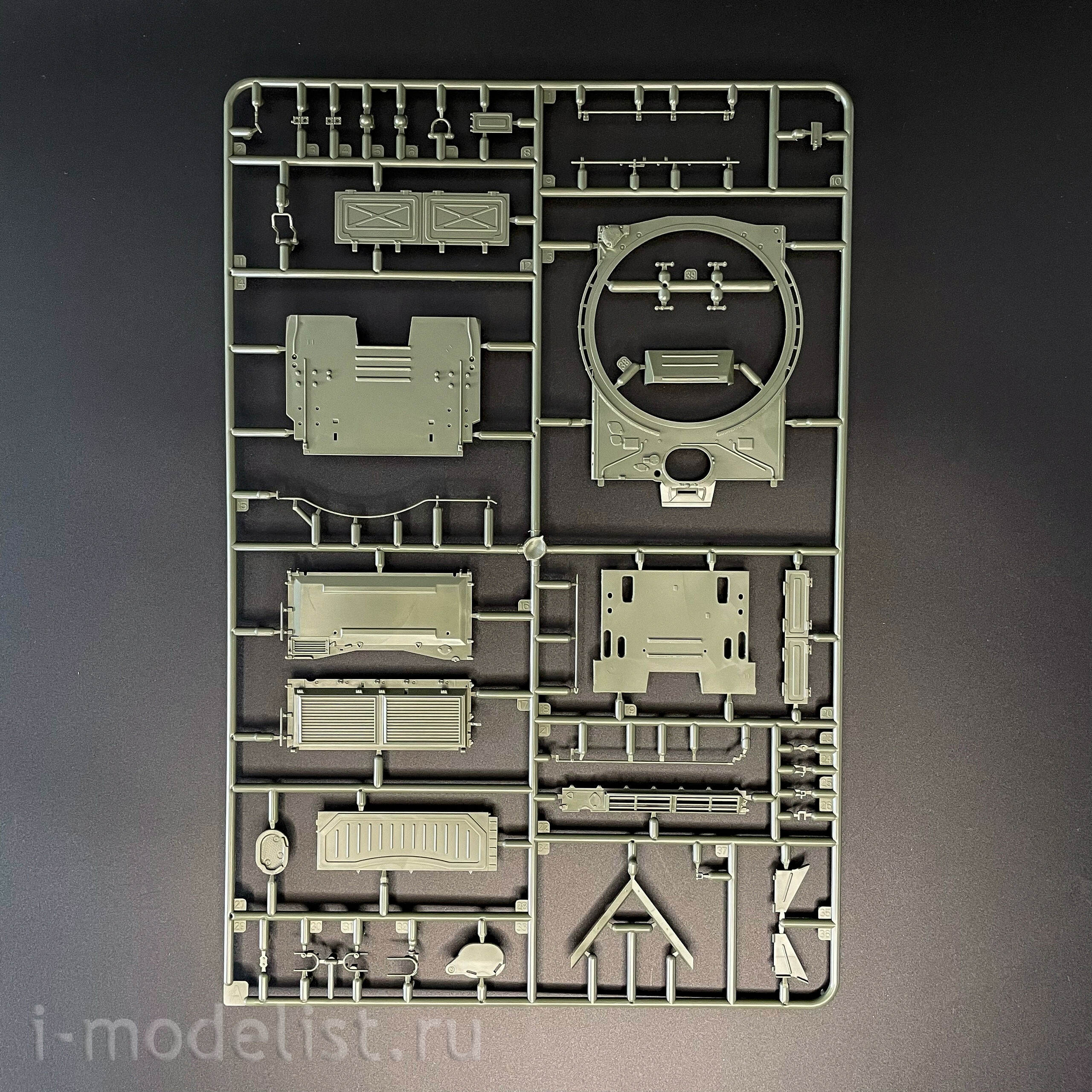35A056 Amusing Hobby 1/35 Russian T-90AK command tank with PTK (under license from UVZ)
